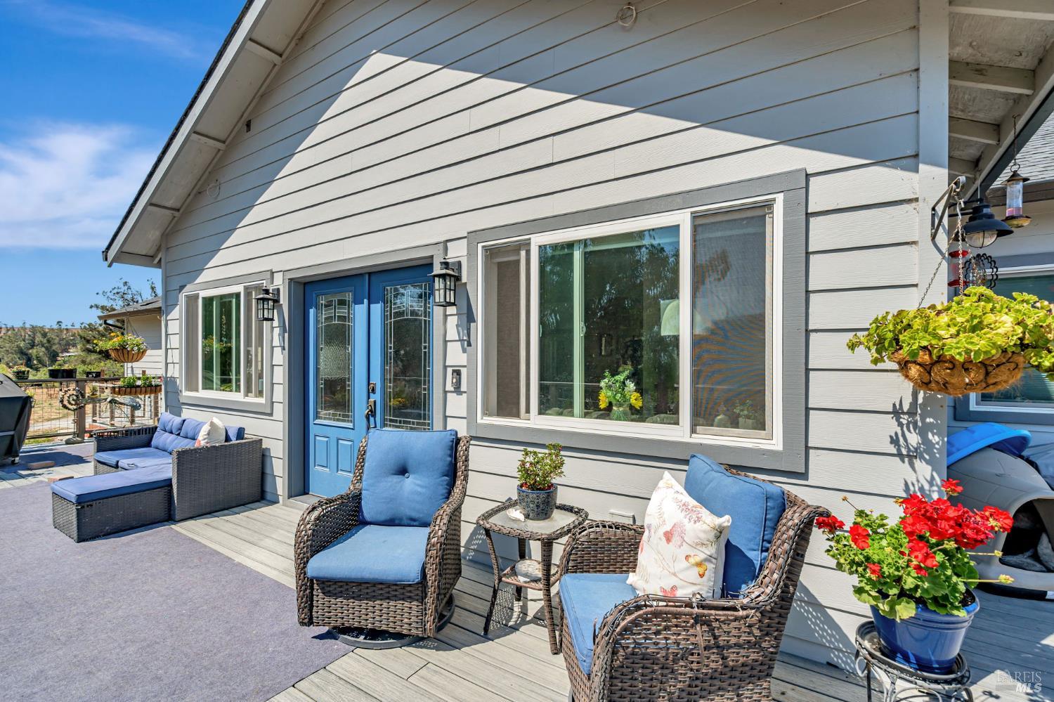 Detail Gallery Image 8 of 34 For 268 Eucalyptus Rd, Petaluma,  CA 94952 - 2 Beds | 2 Baths