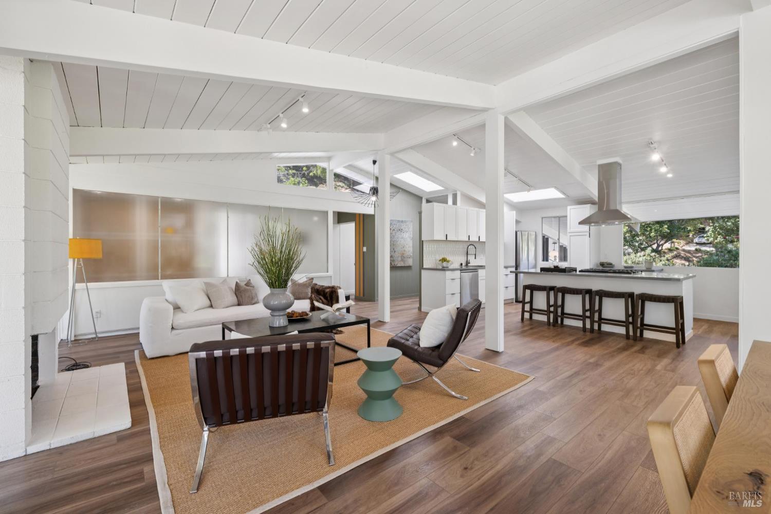 Detail Gallery Image 14 of 53 For 876 Las Ovejas Ave, San Rafael,  CA 94903 - 4 Beds | 2 Baths