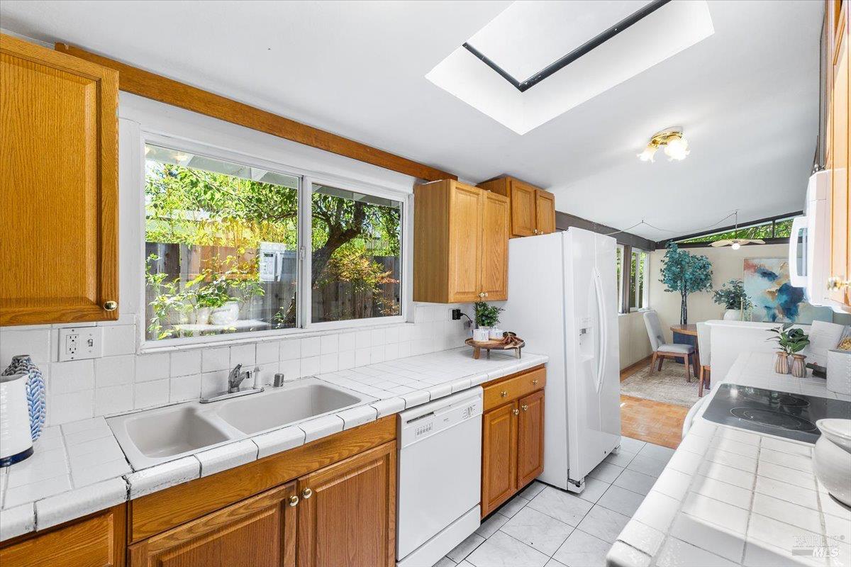 Detail Gallery Image 19 of 50 For 82 Grove Ln, Novato,  CA 94947 - 4 Beds | 2 Baths