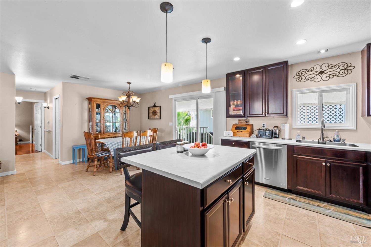 Detail Gallery Image 18 of 33 For 174 Lemon Tree Cir, Vacaville,  CA 95687 - 2 Beds | 2 Baths