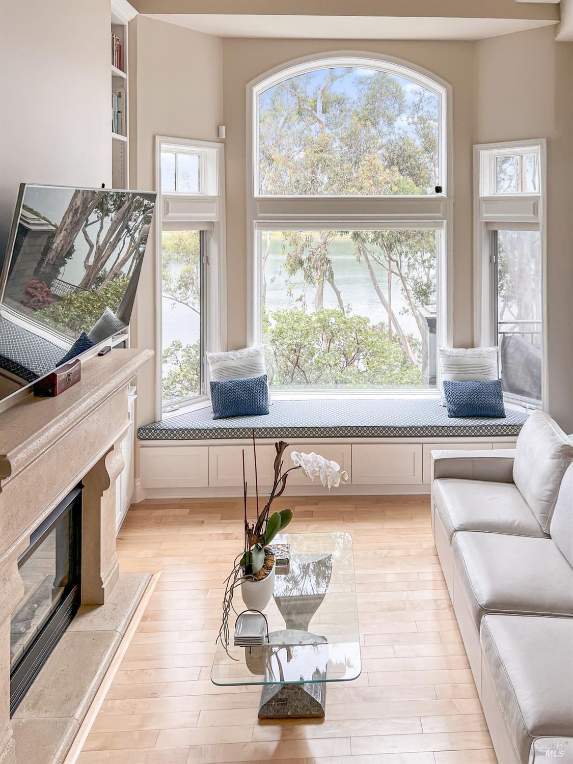 Detail Gallery Image 7 of 33 For 44 De Silva Island Dr, Mill Valley,  CA 94941 - 3 Beds | 2/1 Baths