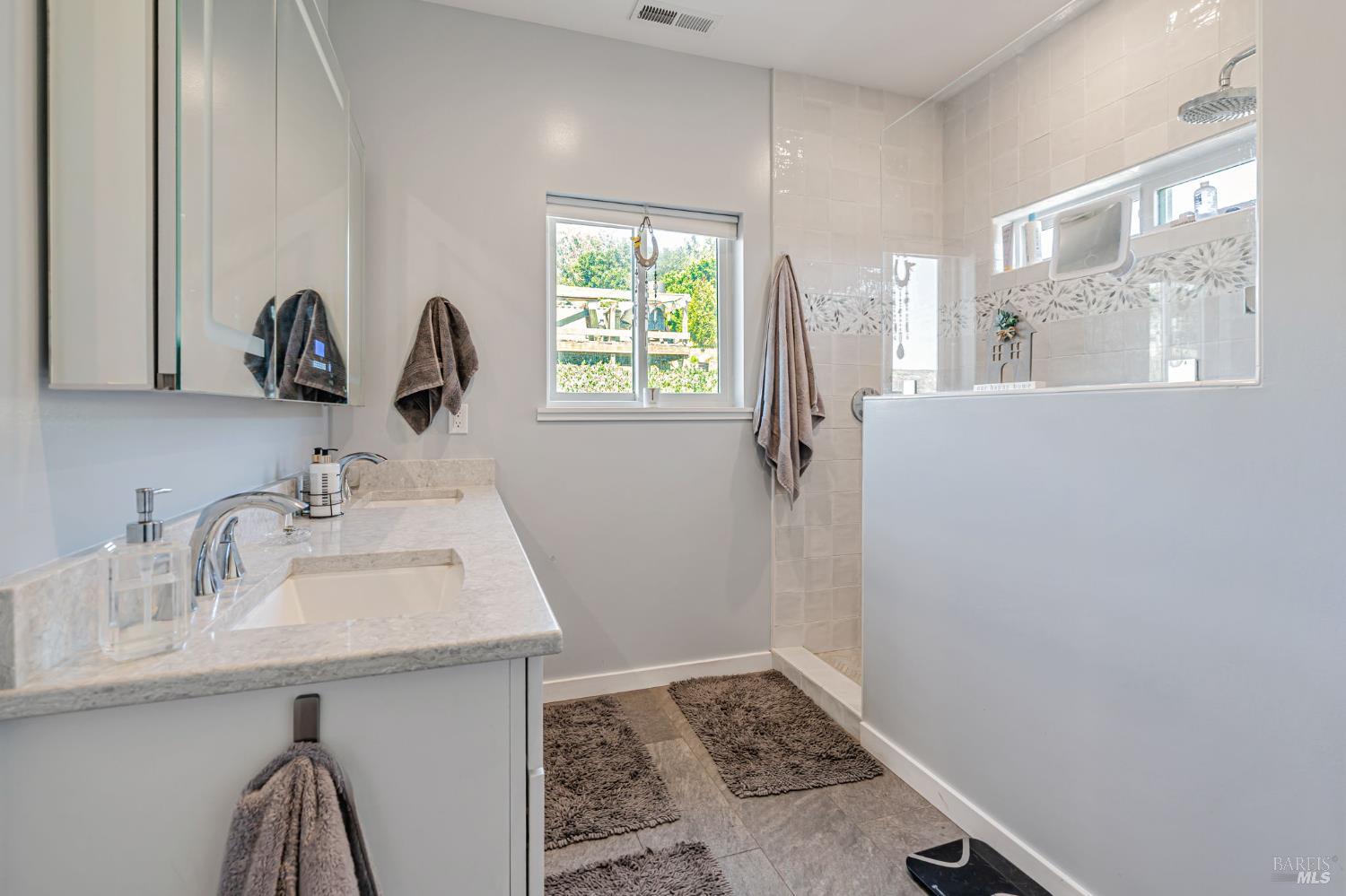 Detail Gallery Image 19 of 34 For 268 Eucalyptus Rd, Petaluma,  CA 94952 - 2 Beds | 2 Baths