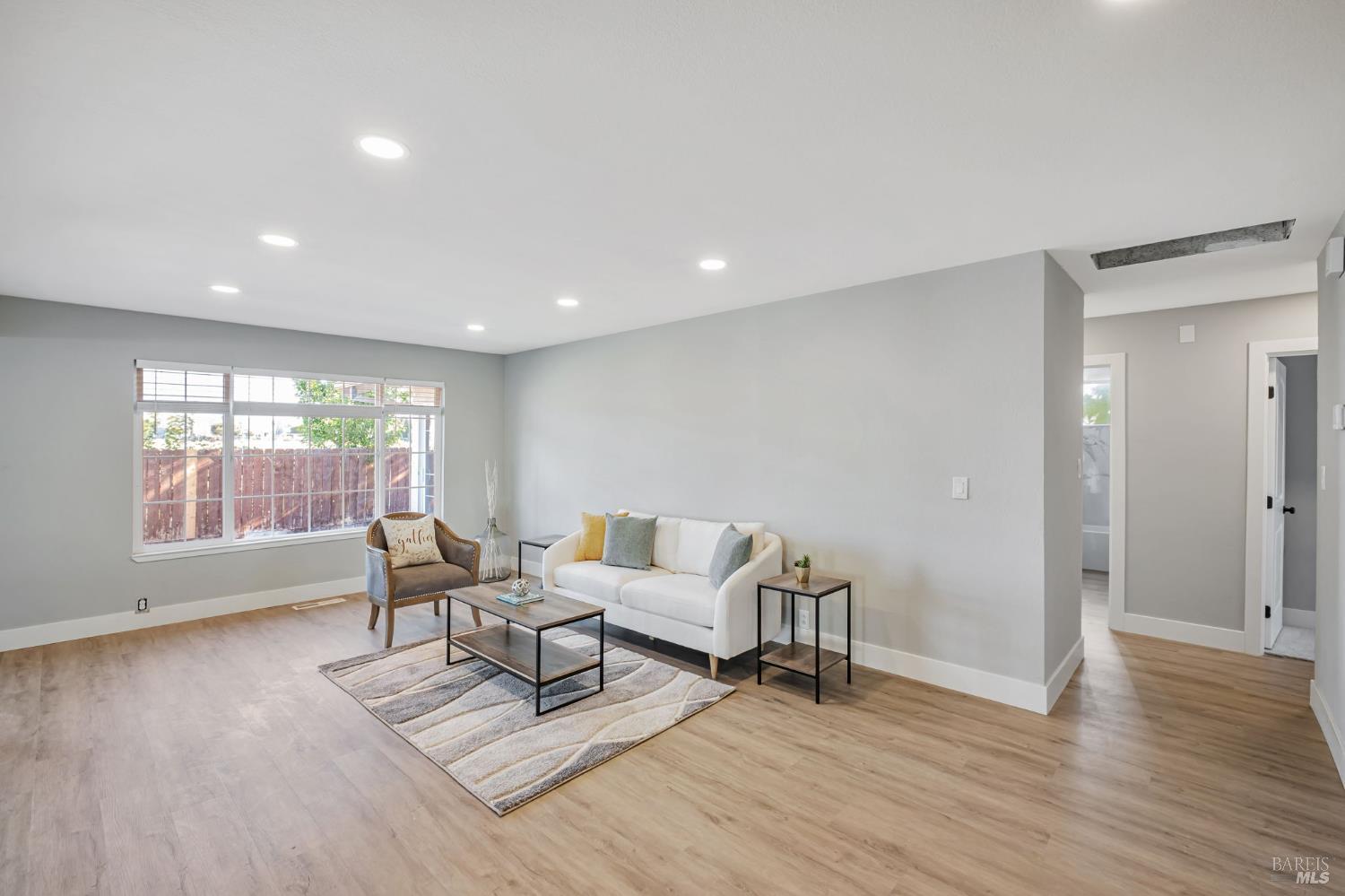 Detail Gallery Image 11 of 23 For 914 Francisco Dr, Suisun City,  CA 94585 - 3 Beds | 2 Baths