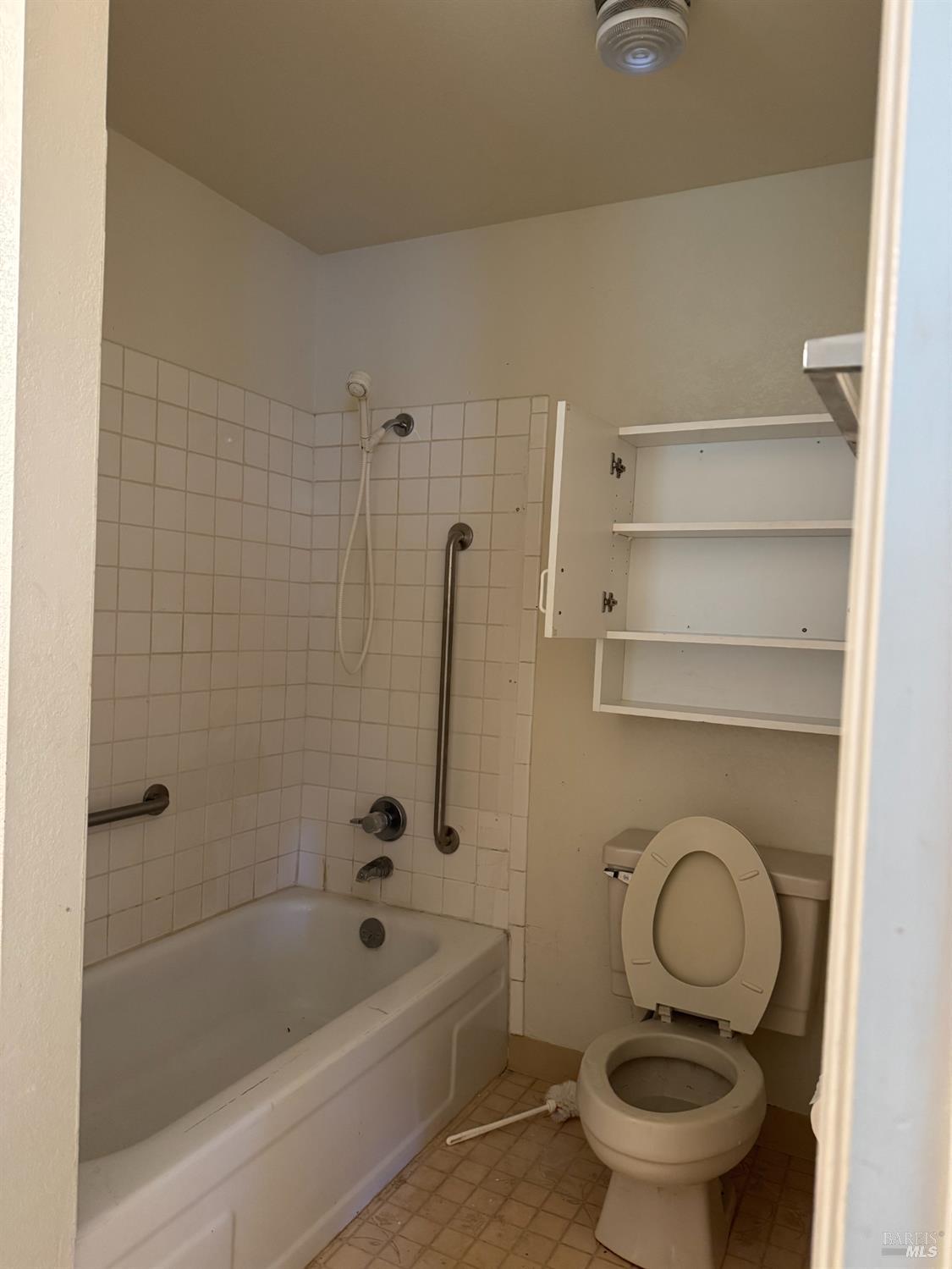 Detail Gallery Image 7 of 7 For 122 Carlsbad Cir, Vacaville,  CA 95687 - 3 Beds | 2 Baths