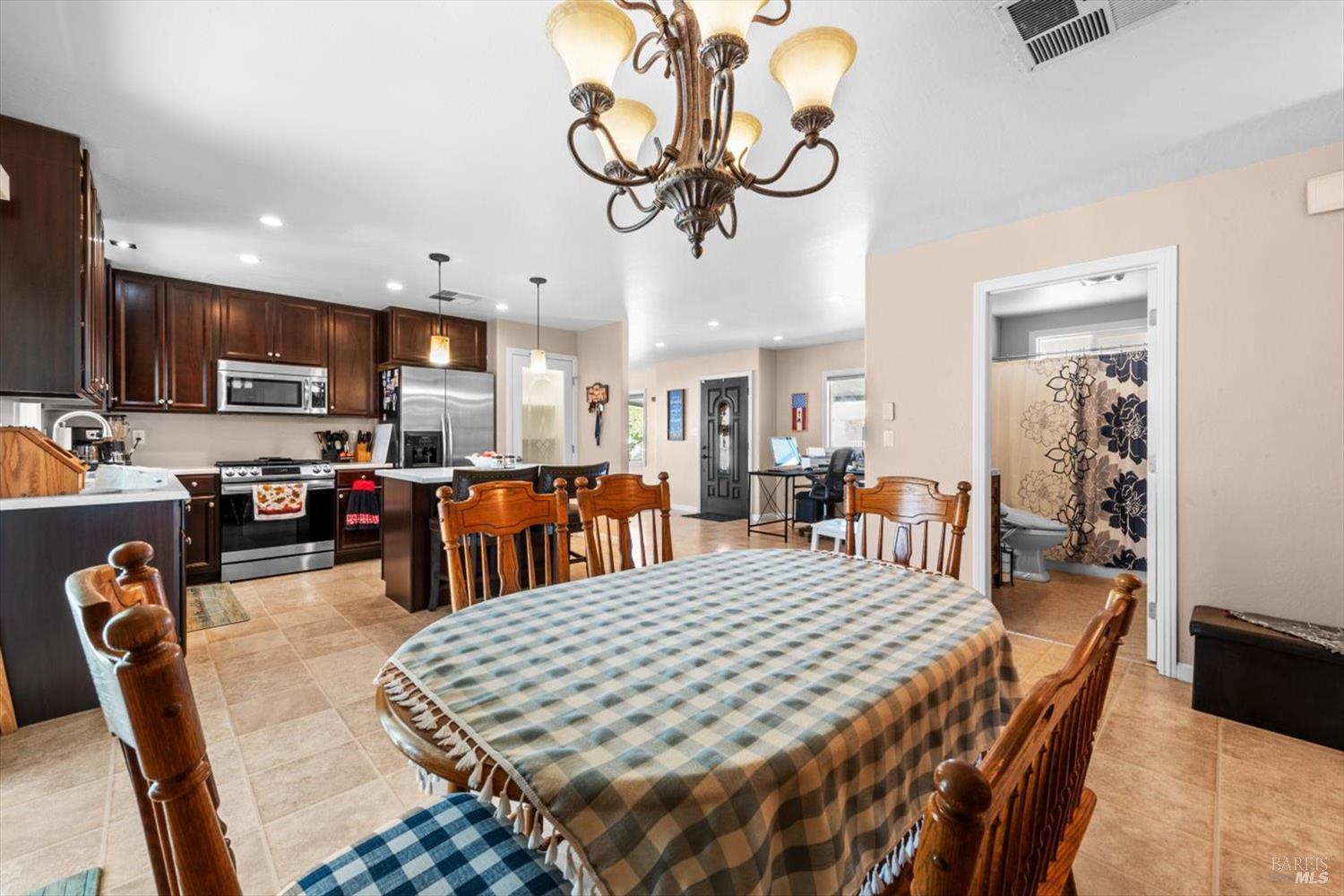 Detail Gallery Image 19 of 33 For 174 Lemon Tree Cir, Vacaville,  CA 95687 - 2 Beds | 2 Baths
