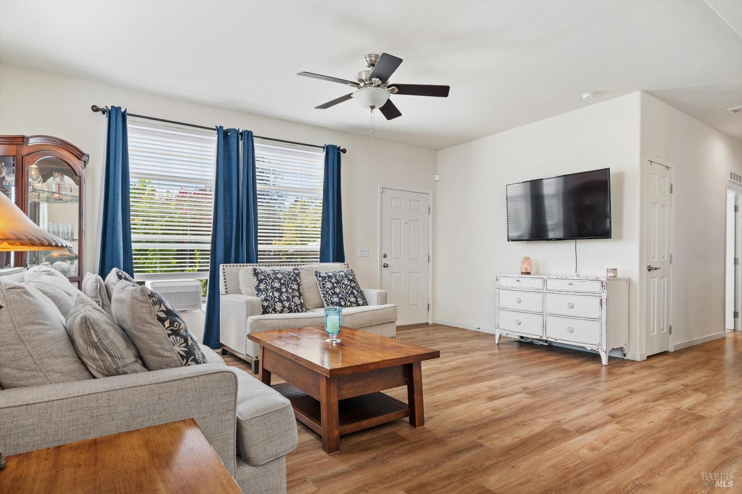 Detail Gallery Image 5 of 12 For 71 Candlewood Dr, Petaluma,  CA 94954 - 2 Beds | 2 Baths