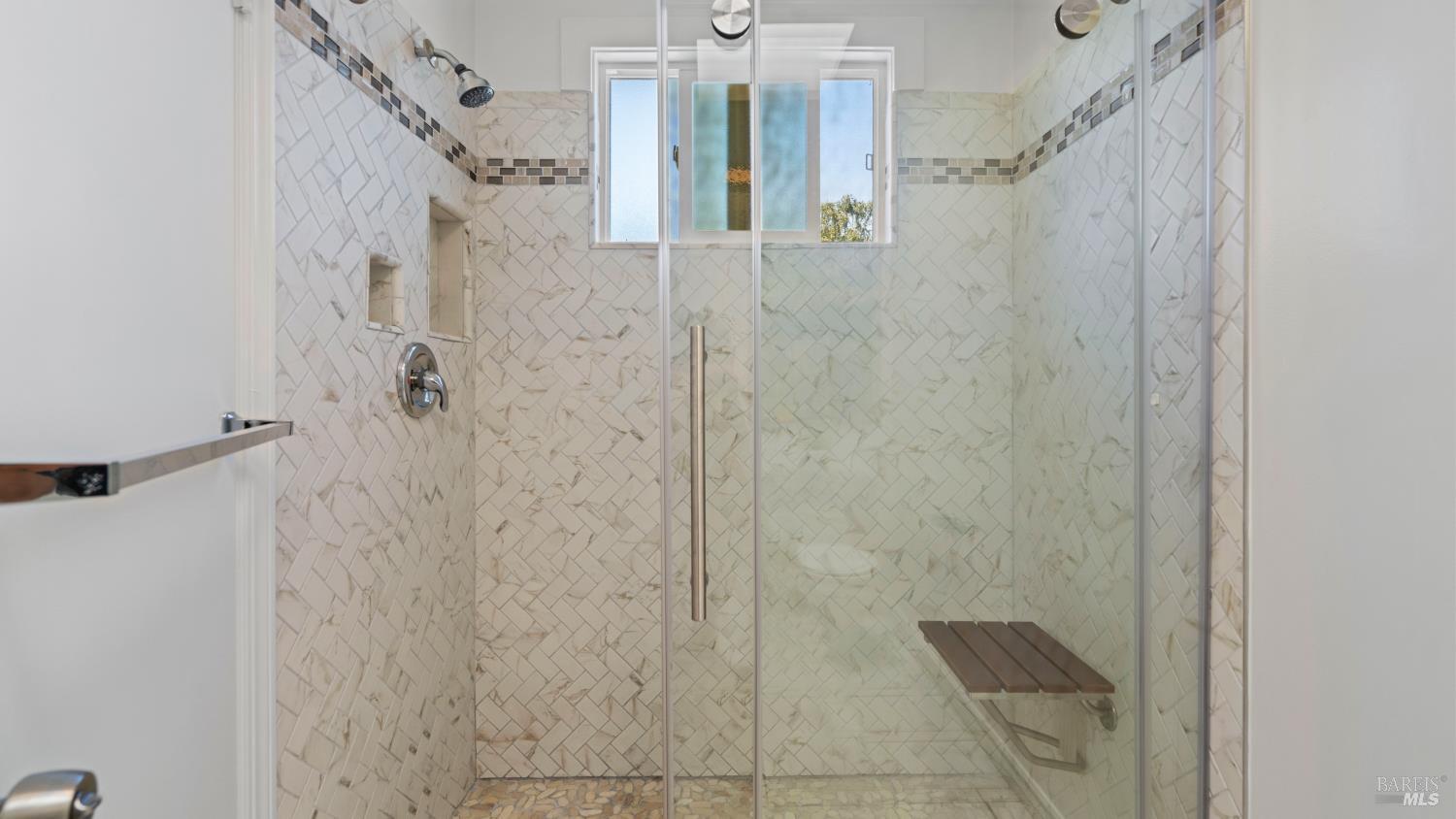 Detail Gallery Image 14 of 40 For 765 Sun Ln, Novato,  CA 94947 - 4 Beds | 3 Baths