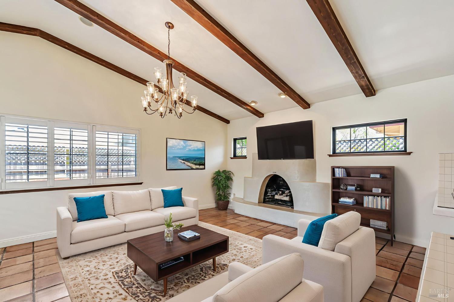 Detail Gallery Image 4 of 45 For 2213 Warwick Dr, Santa Rosa,  CA 95405 - 3 Beds | 2/1 Baths