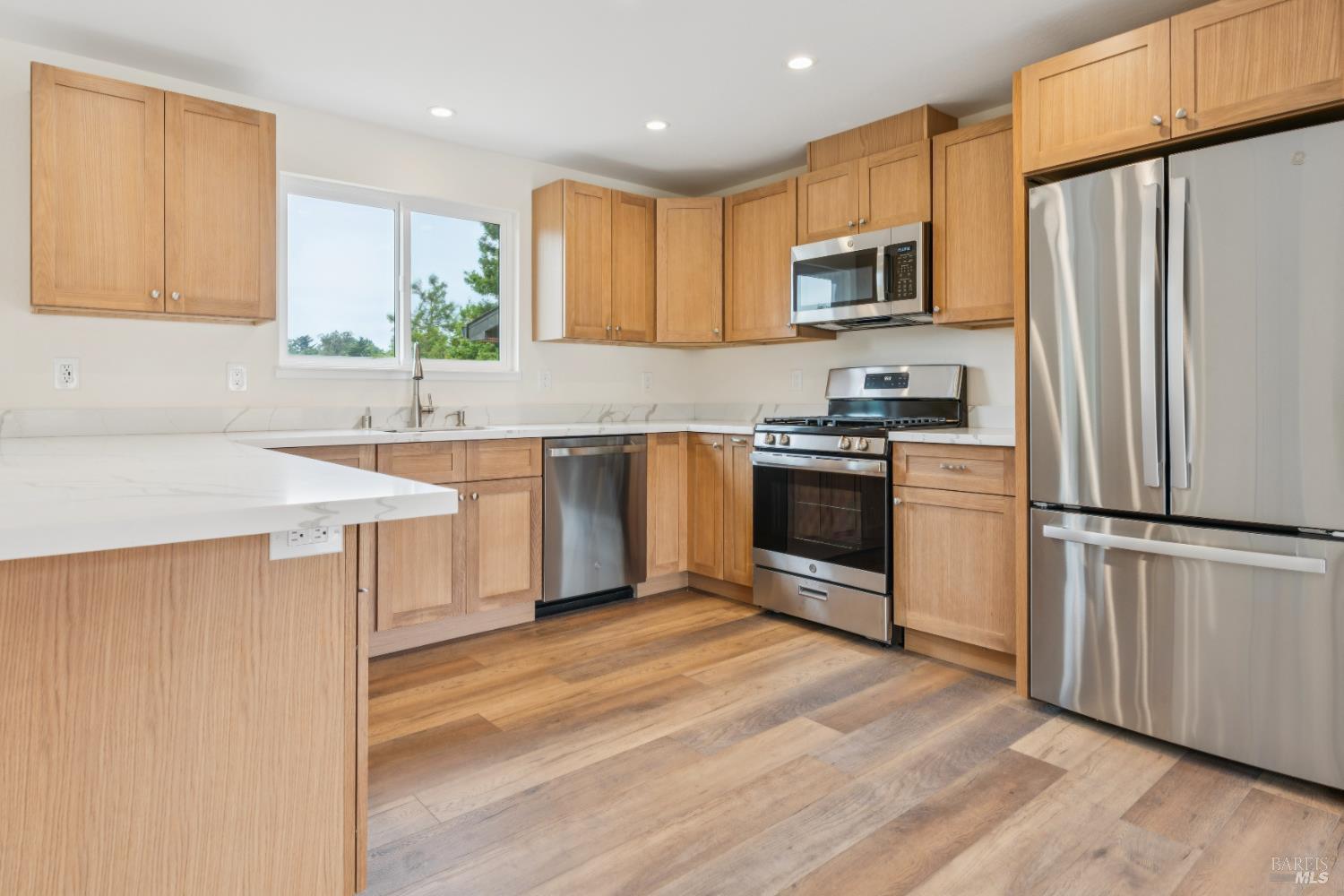 Detail Gallery Image 1 of 44 For 6700 Moro St, Petaluma,  CA 94952 - 3 Beds | 2/1 Baths