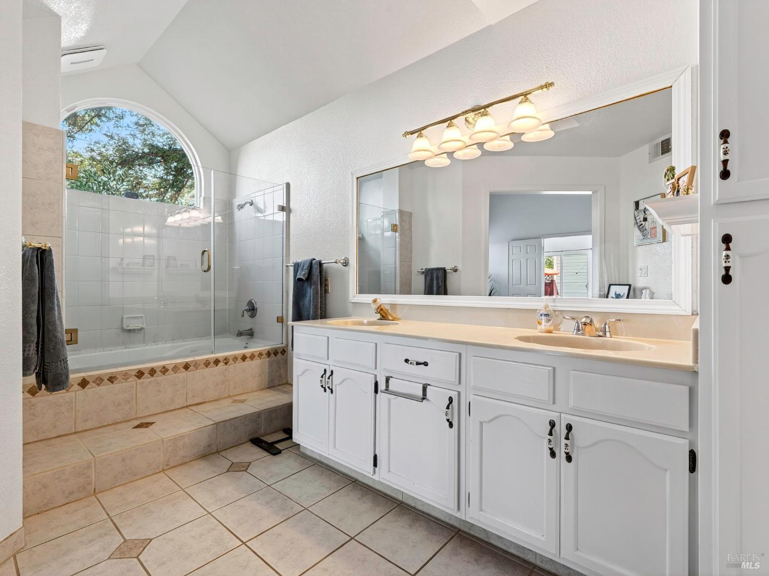 Detail Gallery Image 19 of 42 For 22 Valley West Cir, Napa,  CA 94558 - 3 Beds | 2/1 Baths