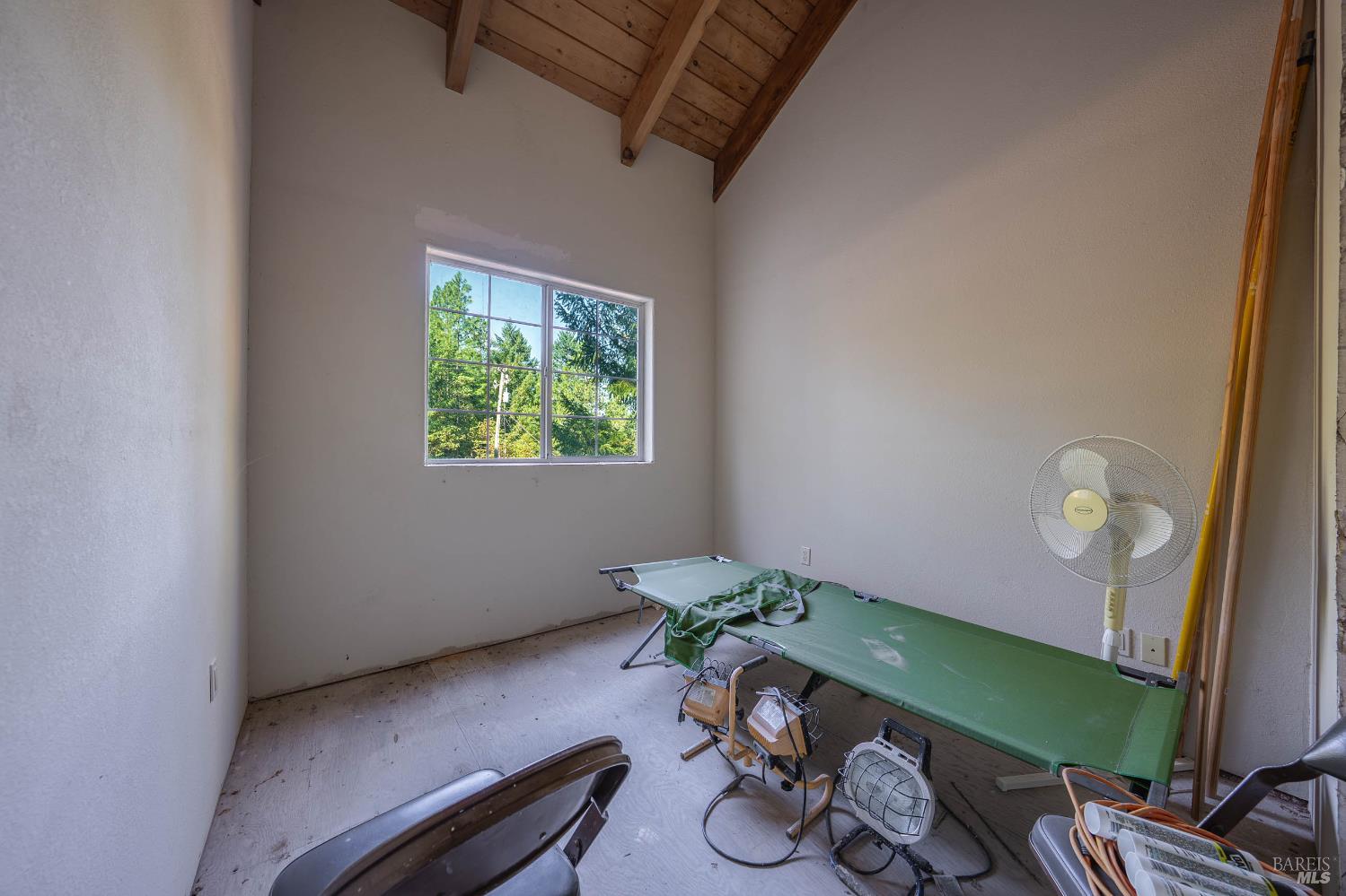 Detail Gallery Image 14 of 36 For 1561 Alcott Ln, Willits,  CA 95490 - 2 Beds | 2/1 Baths