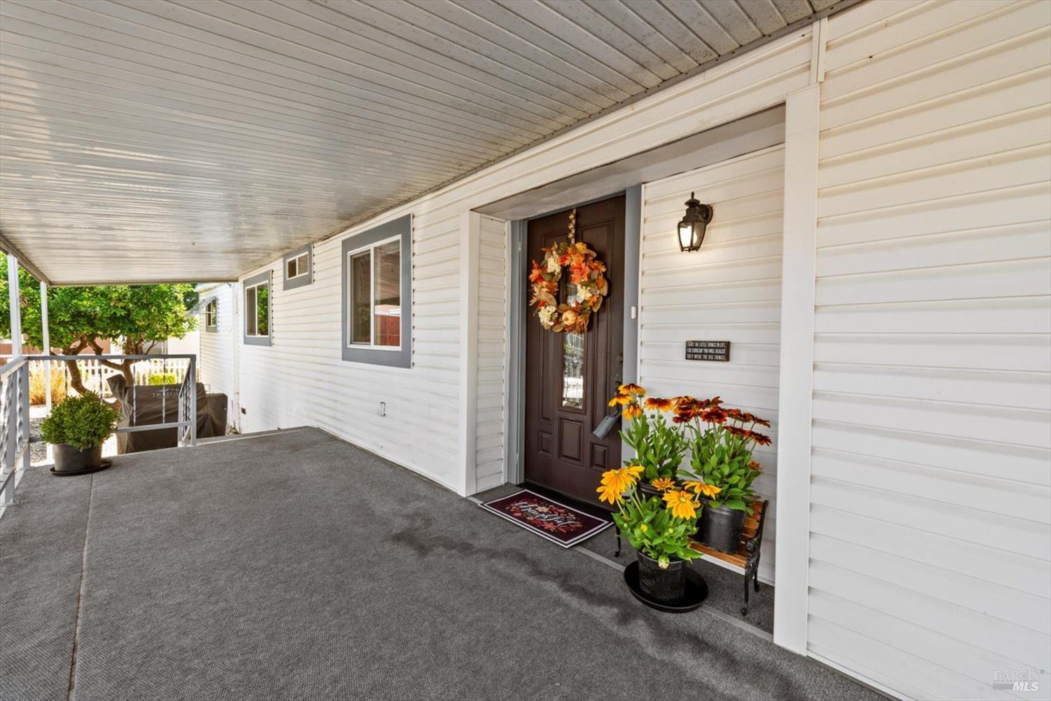 Detail Gallery Image 2 of 33 For 174 Lemon Tree Cir, Vacaville,  CA 95687 - 2 Beds | 2 Baths
