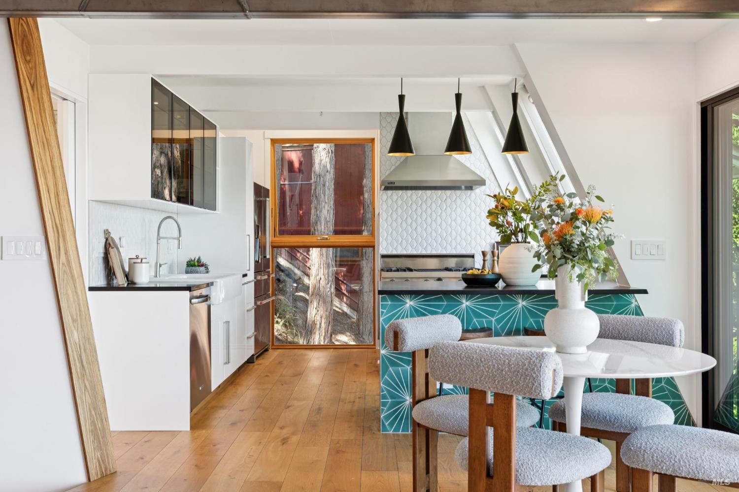 Detail Gallery Image 25 of 85 For 404 Summit Dr, Corte Madera,  CA 94925 - 3 Beds | 4 Baths