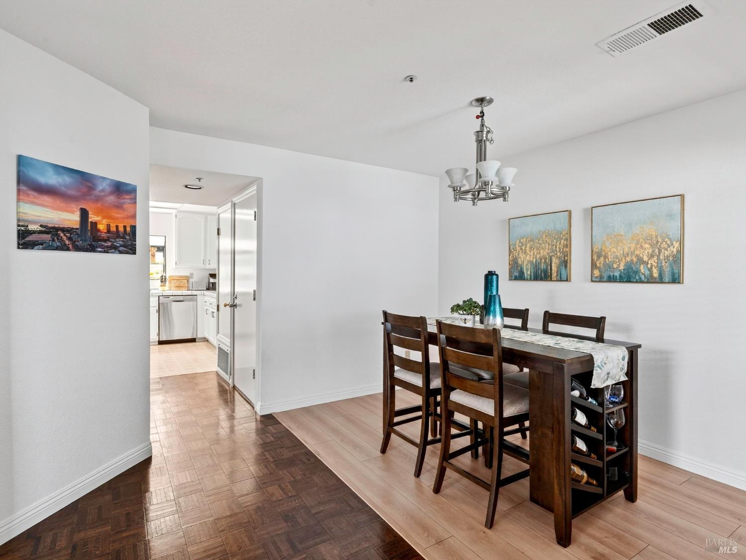 Detail Gallery Image 9 of 42 For 22 Valley West Cir, Napa,  CA 94558 - 3 Beds | 2/1 Baths