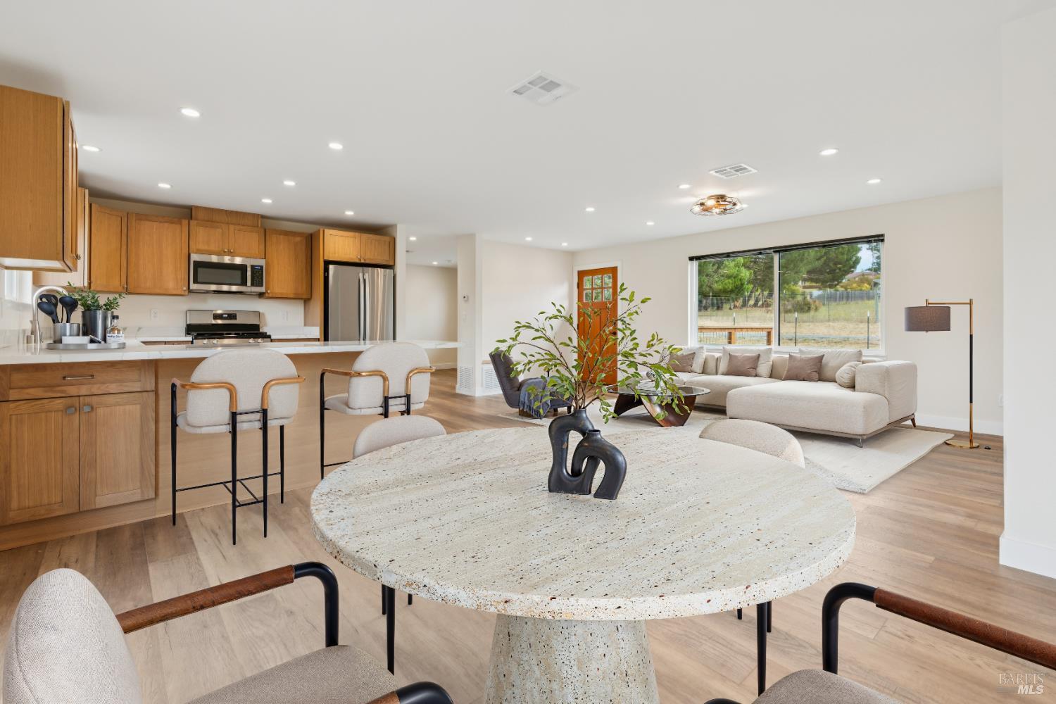 Detail Gallery Image 10 of 44 For 6700 Moro St, Petaluma,  CA 94952 - 3 Beds | 2/1 Baths