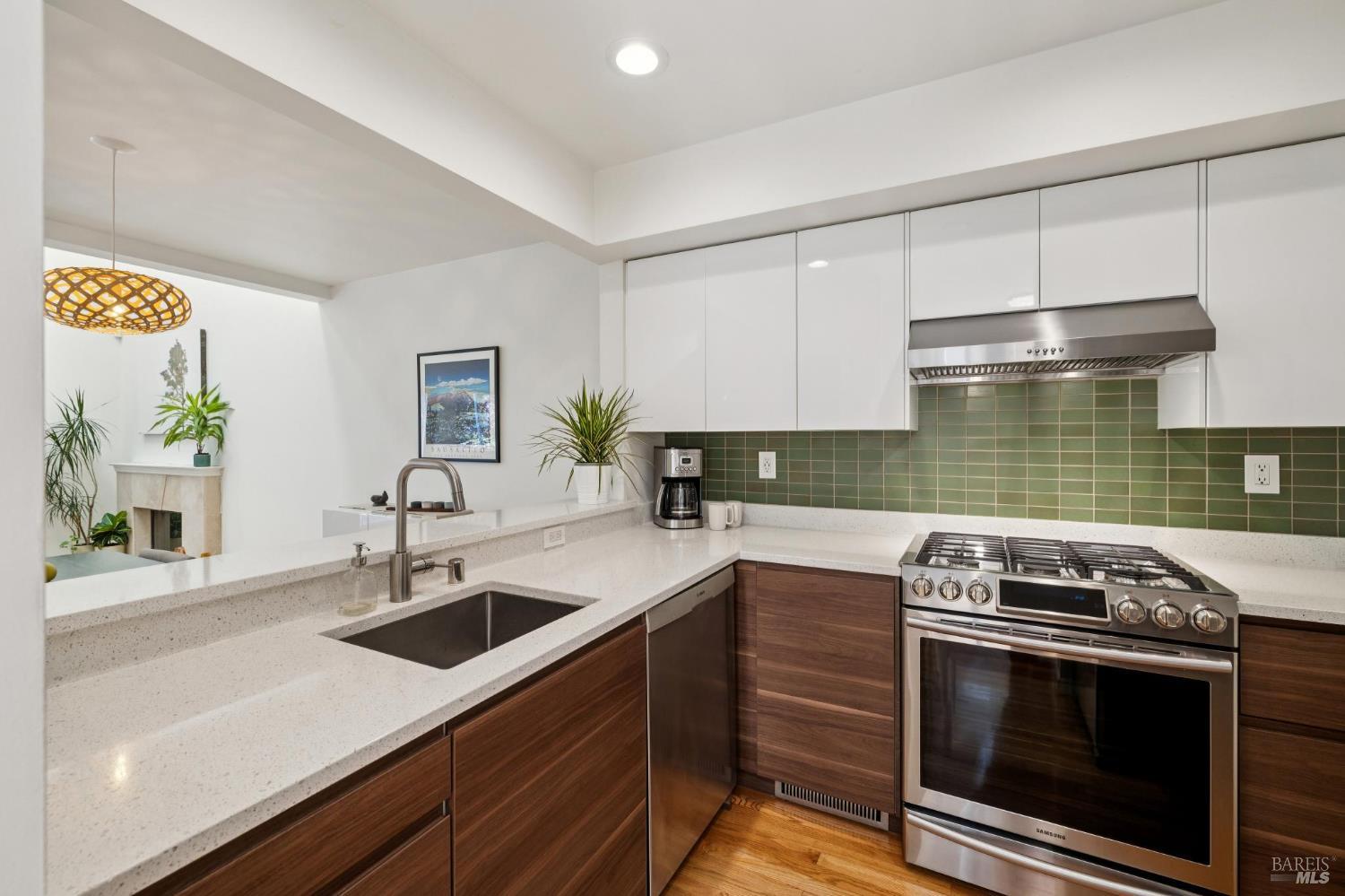 Detail Gallery Image 17 of 34 For 614 Wateree St, Sausalito,  CA 94965 - 2 Beds | 1/1 Baths