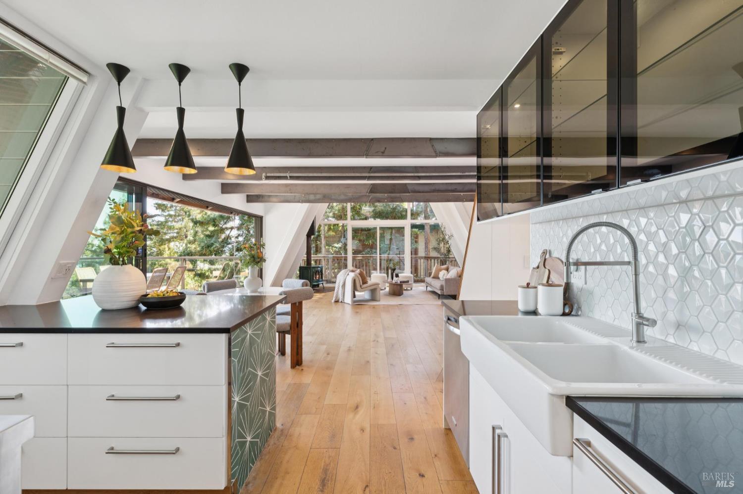 Detail Gallery Image 29 of 85 For 404 Summit Dr, Corte Madera,  CA 94925 - 3 Beds | 4 Baths