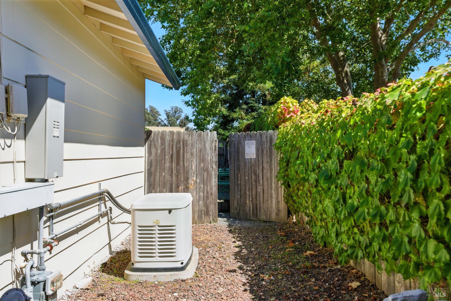 Detail Gallery Image 6 of 42 For 5816 Lowell Ct, Cotati,  CA 94931 - 3 Beds | 2 Baths