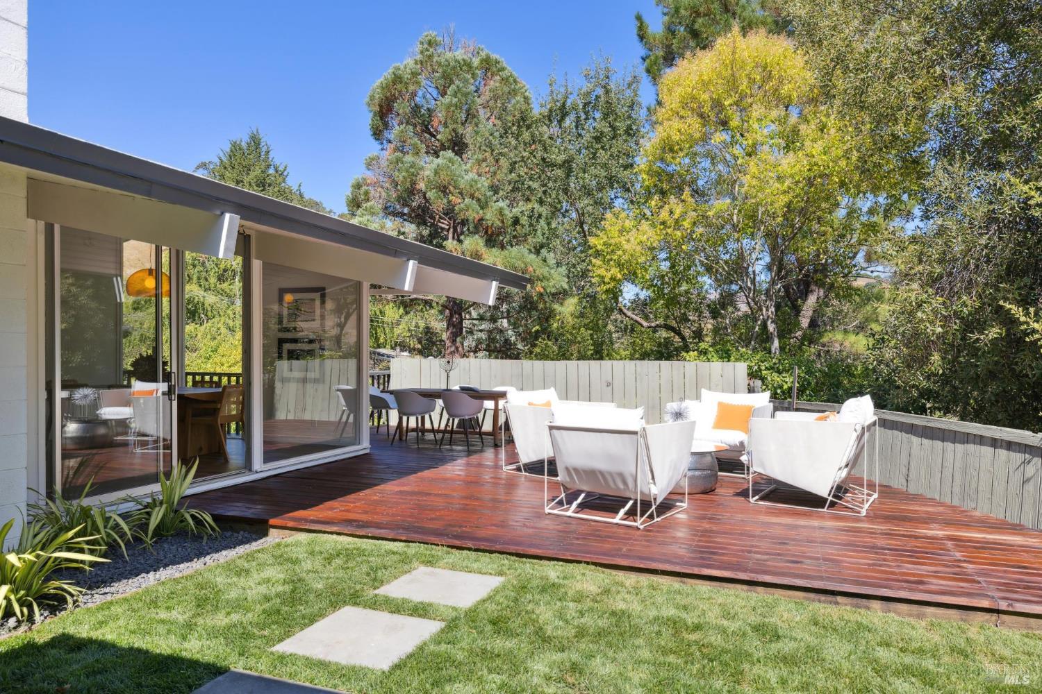Detail Gallery Image 15 of 53 For 876 Las Ovejas Ave, San Rafael,  CA 94903 - 4 Beds | 2 Baths