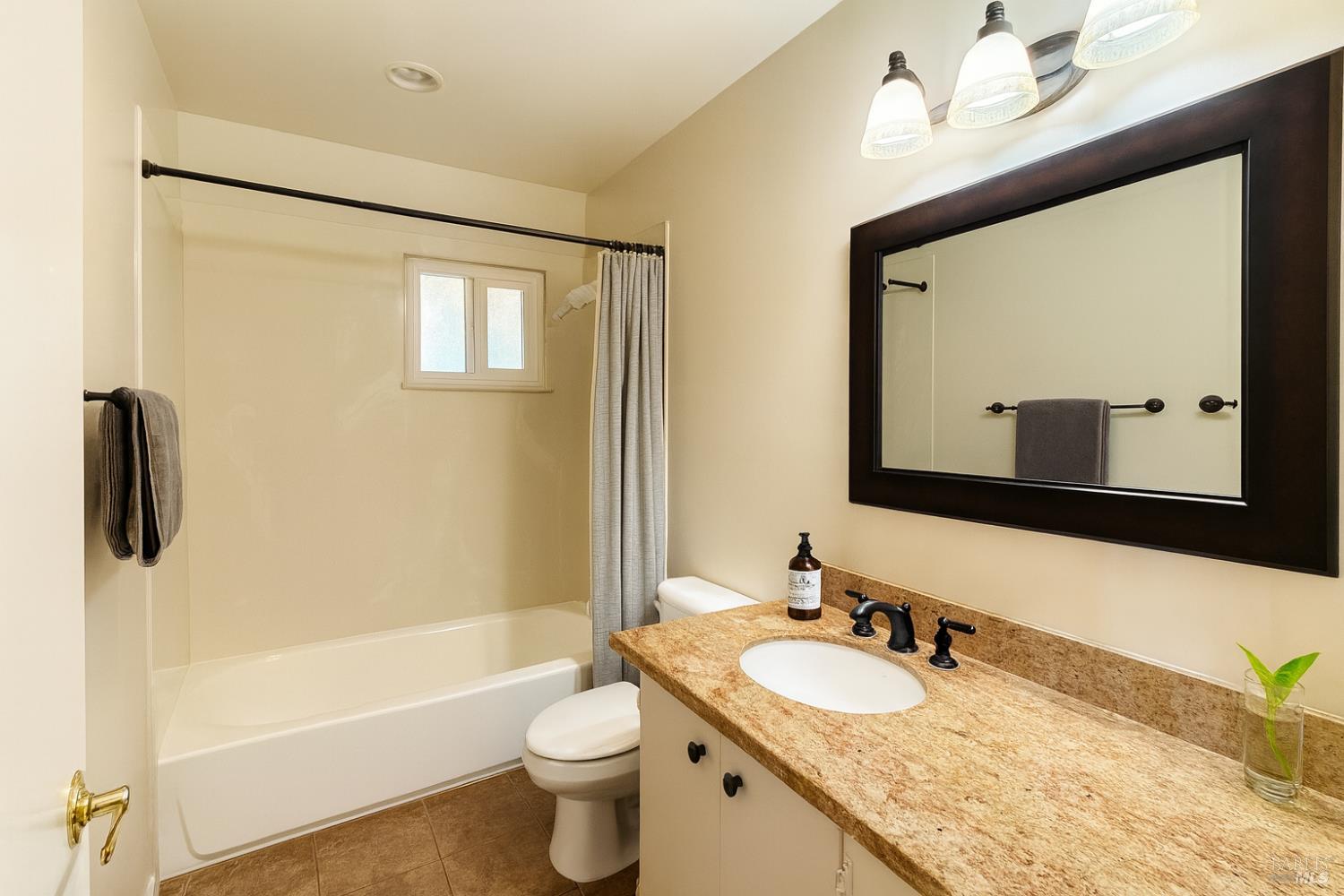 Detail Gallery Image 12 of 31 For 1605 Sequoia St, Napa,  CA 94558 - 3 Beds | 2 Baths