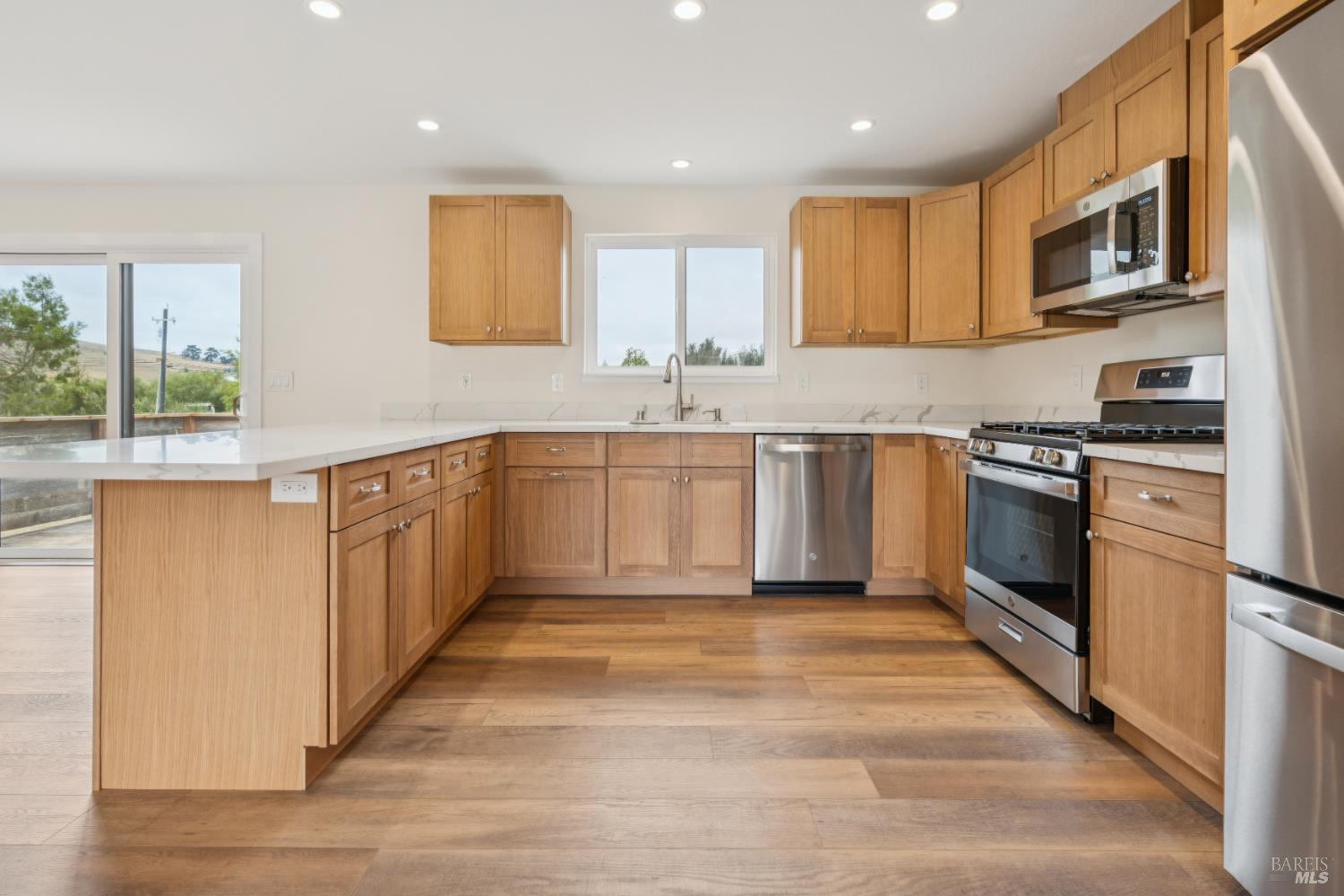 Detail Gallery Image 5 of 44 For 6700 Moro St, Petaluma,  CA 94952 - 3 Beds | 2/1 Baths