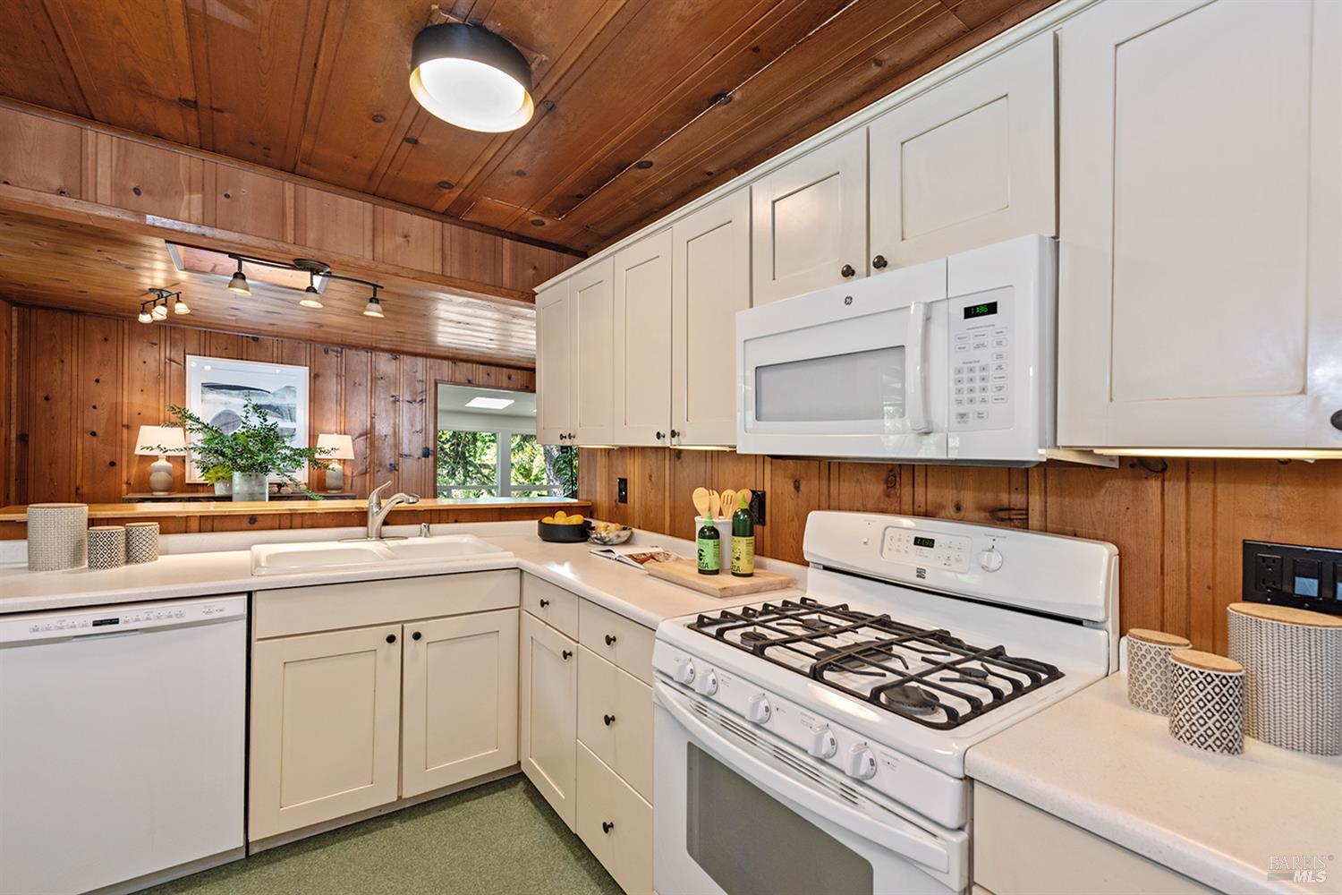 Detail Gallery Image 22 of 56 For 17837 Orchard Ave, Guerneville,  CA 95446 - 3 Beds | 2 Baths