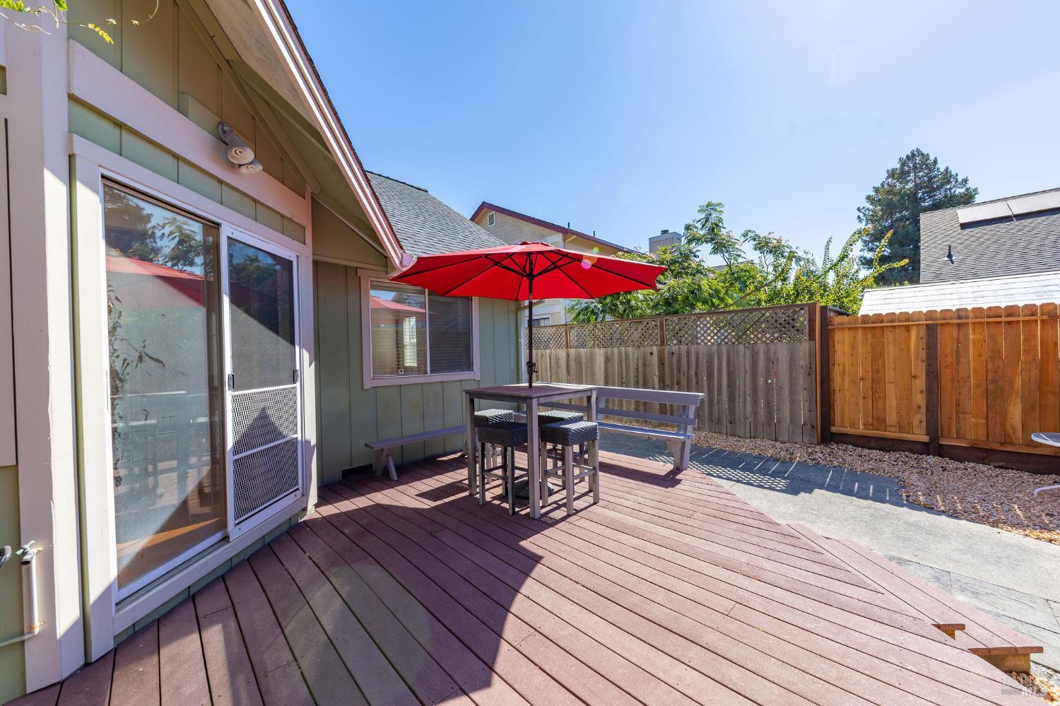 Detail Gallery Image 22 of 36 For 1424 Dandelion Way, Petaluma,  CA 94954 - 3 Beds | 2 Baths