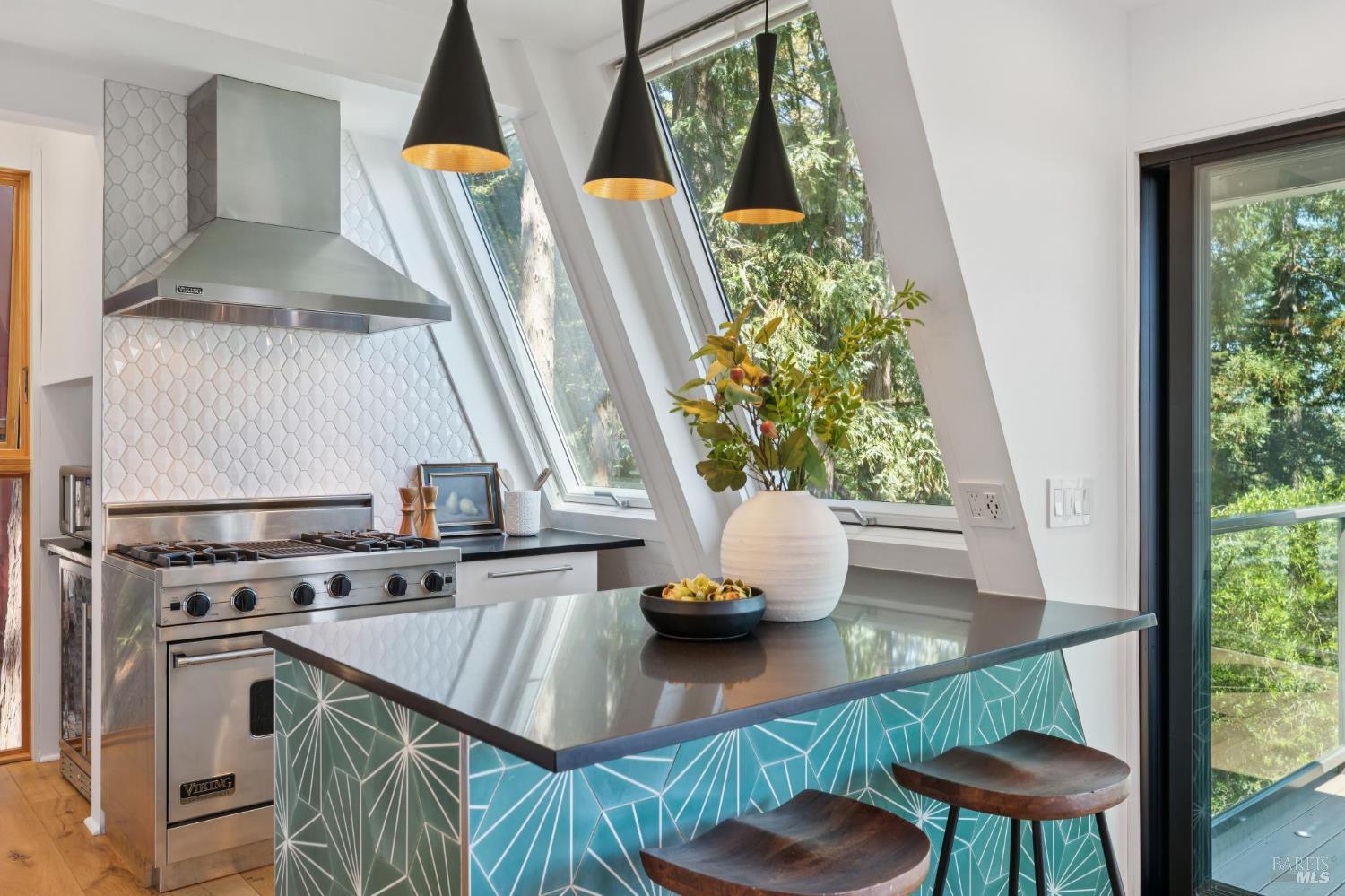 Detail Gallery Image 27 of 85 For 404 Summit Dr, Corte Madera,  CA 94925 - 3 Beds | 4 Baths