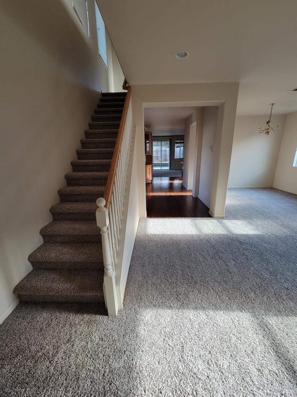 Detail Gallery Image 7 of 19 For 1609 Vandenberg Cir, Suisun City,  CA 94585 - 4 Beds | 3/1 Baths