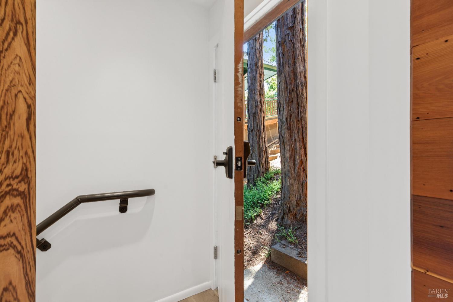 Detail Gallery Image 64 of 85 For 404 Summit Dr, Corte Madera,  CA 94925 - 3 Beds | 4 Baths