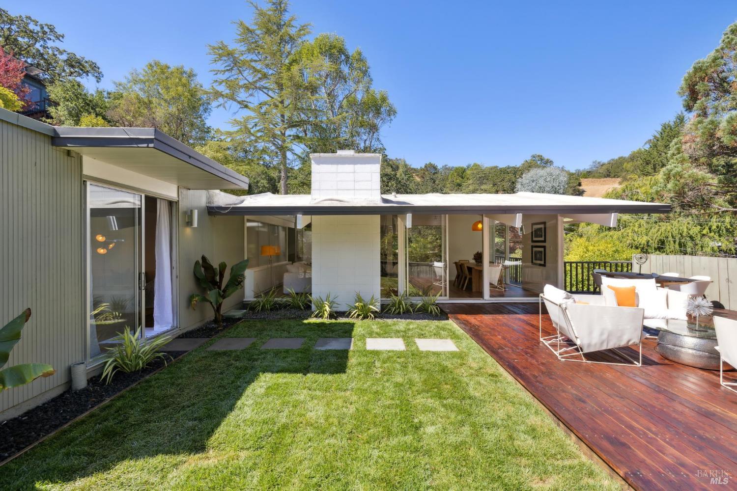 Detail Gallery Image 2 of 53 For 876 Las Ovejas Ave, San Rafael,  CA 94903 - 4 Beds | 2 Baths