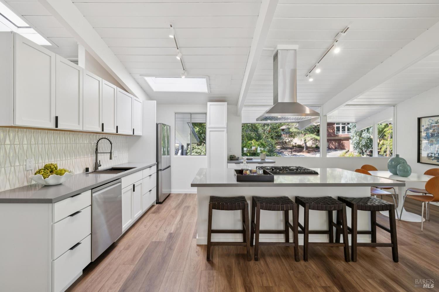 Detail Gallery Image 4 of 53 For 876 Las Ovejas Ave, San Rafael,  CA 94903 - 4 Beds | 2 Baths