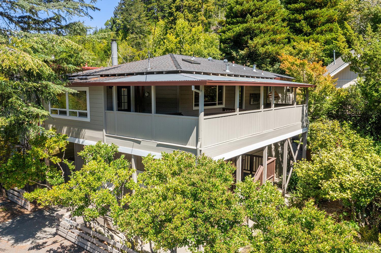 Detail Gallery Image 4 of 56 For 17837 Orchard Ave, Guerneville,  CA 95446 - 3 Beds | 2 Baths