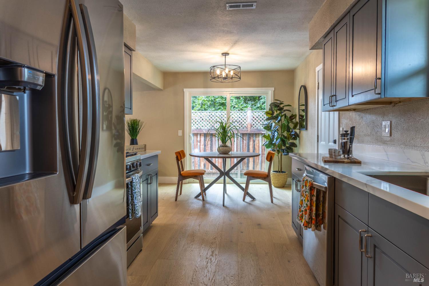 Detail Gallery Image 2 of 17 For 2915 Cree Ct, Santa Rosa,  CA 95403 - 3 Beds | 2 Baths