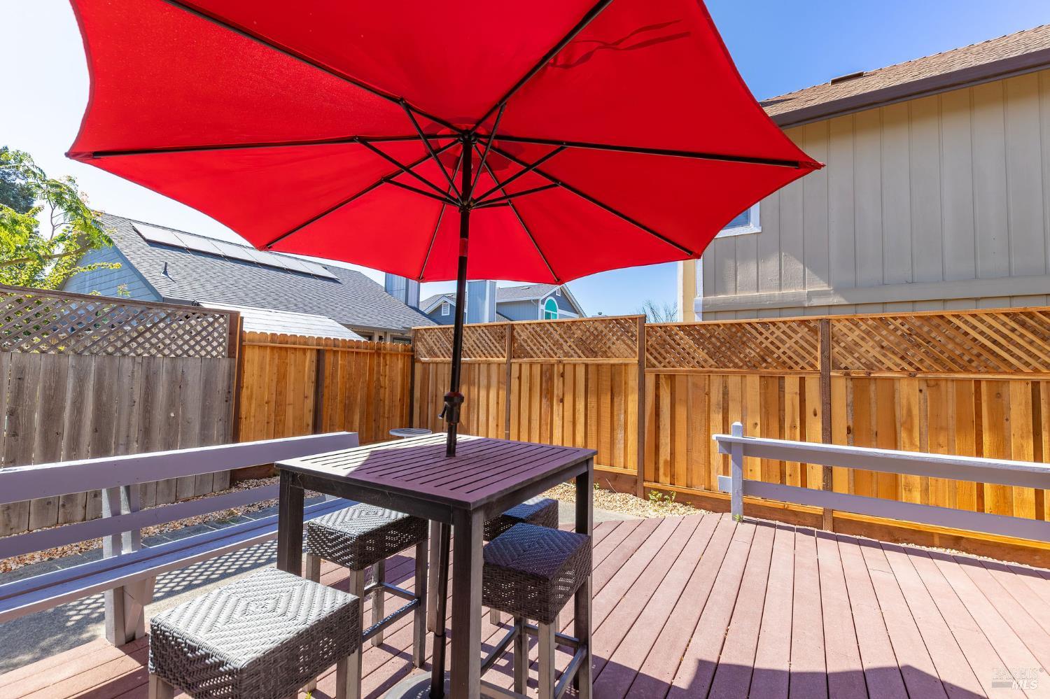Detail Gallery Image 27 of 36 For 1424 Dandelion Way, Petaluma,  CA 94954 - 3 Beds | 2 Baths