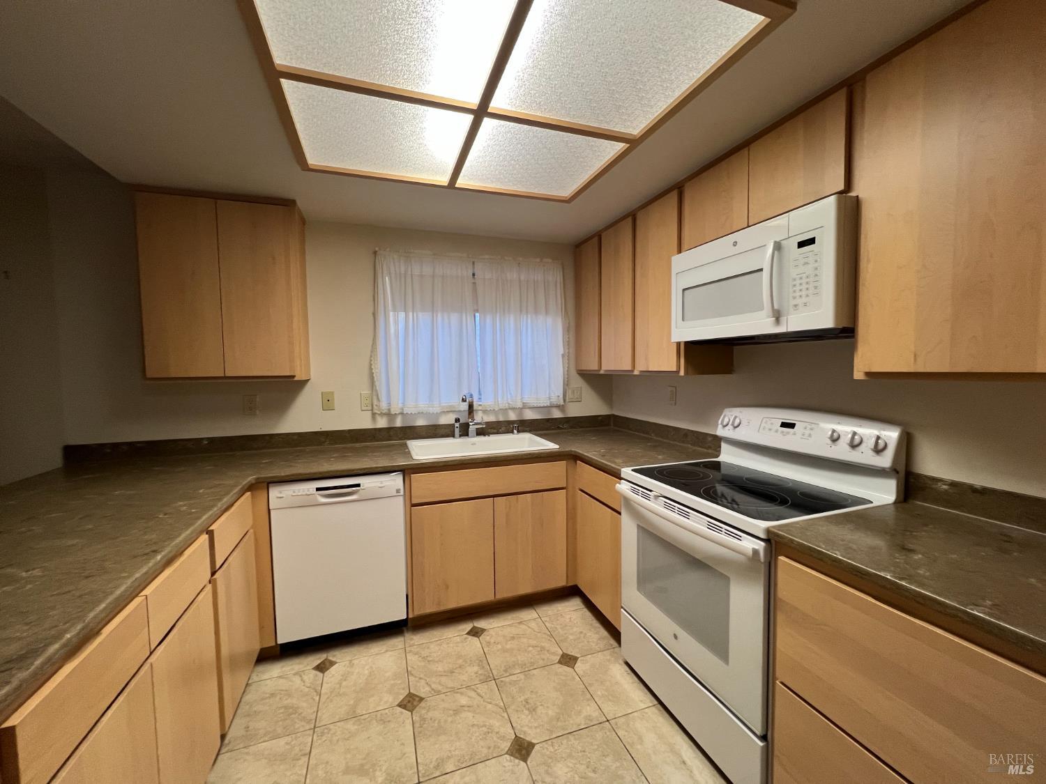 Detail Gallery Image 11 of 42 For 3330 Meadowbrook Rd, Antioch,  CA 94509 - 3 Beds | 2 Baths