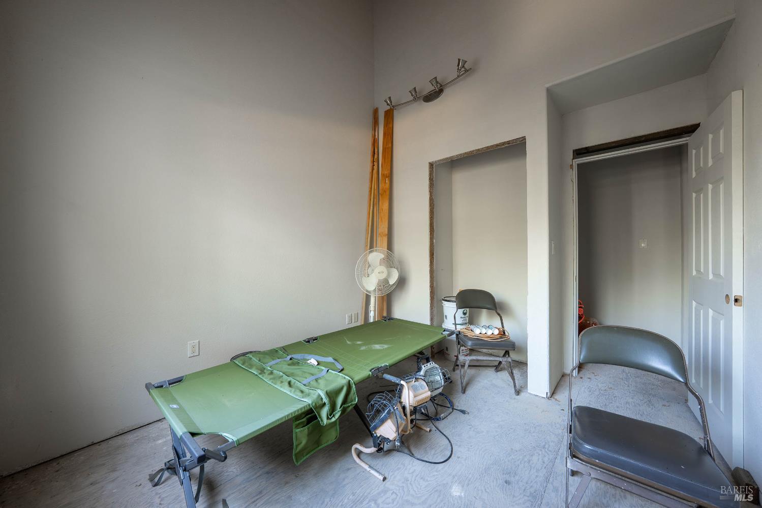 Detail Gallery Image 15 of 36 For 1561 Alcott Ln, Willits,  CA 95490 - 2 Beds | 2/1 Baths