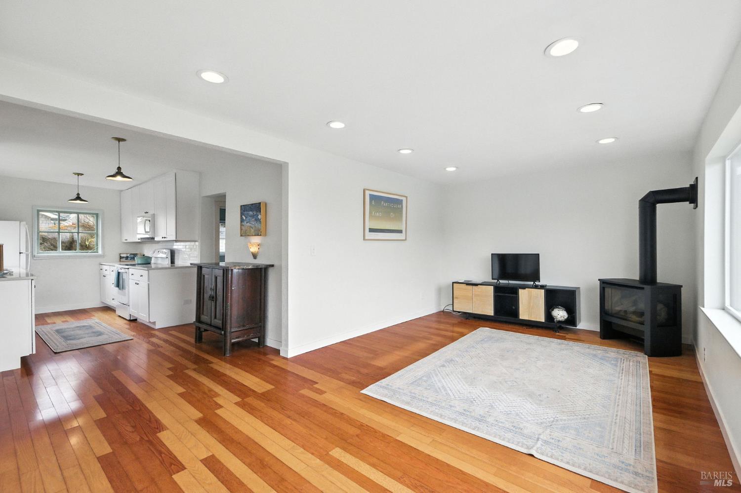 Detail Gallery Image 10 of 32 For 195 Ocean View Ave, Bodega Bay,  CA 94923 - 2 Beds | 2 Baths