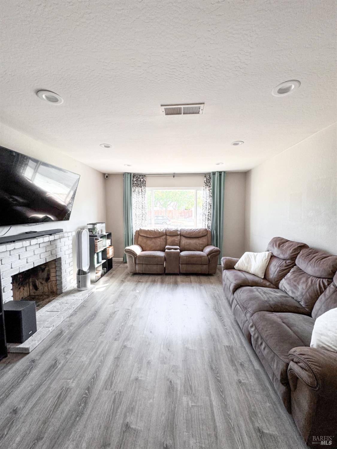 Detail Gallery Image 17 of 63 For 2065 Robin Dr, Fairfield,  CA 94533 - 3 Beds | 2 Baths