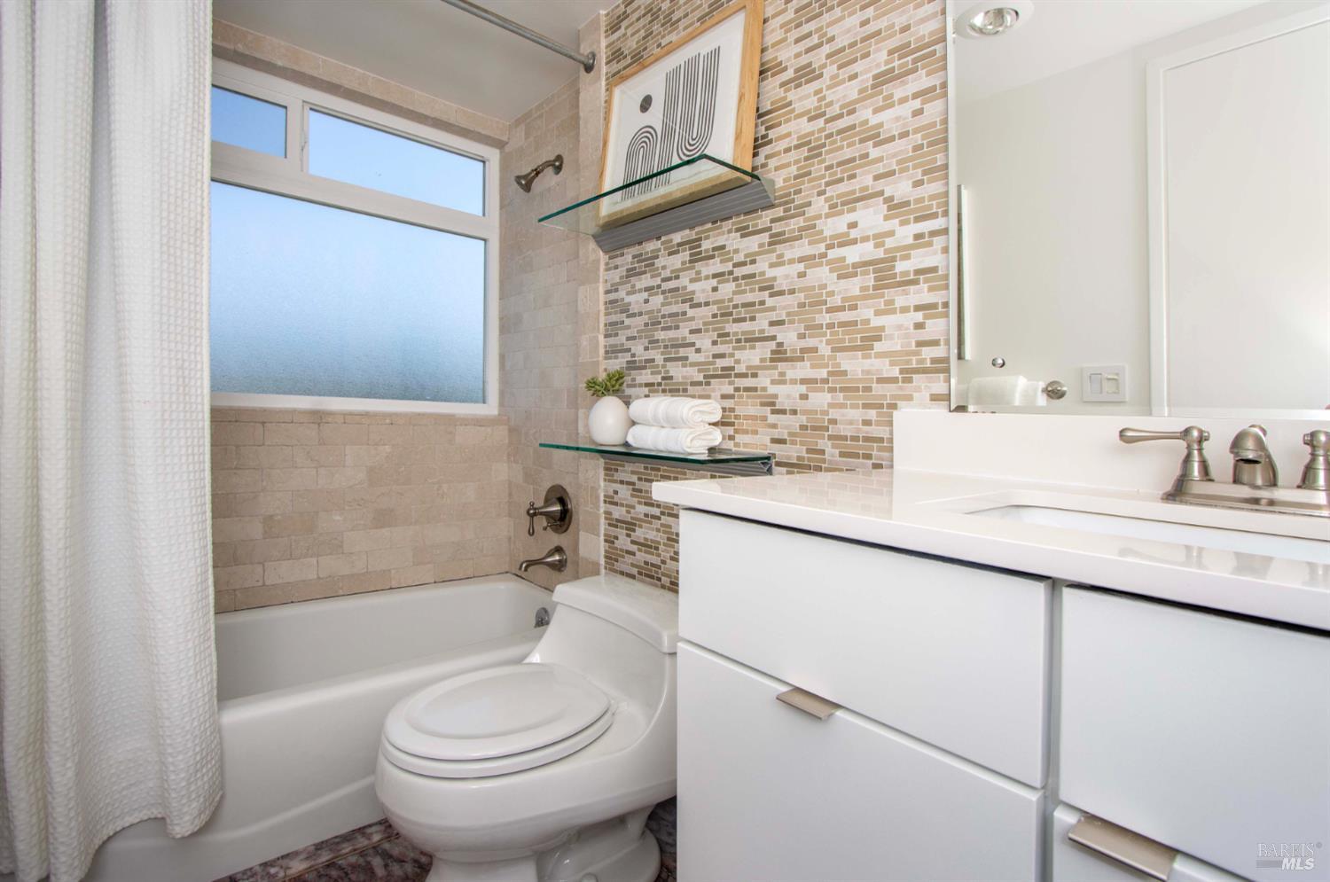 Detail Gallery Image 17 of 30 For 290 via Casitas Unkn #206,  Greenbrae,  CA 94904 - 3 Beds | 2 Baths