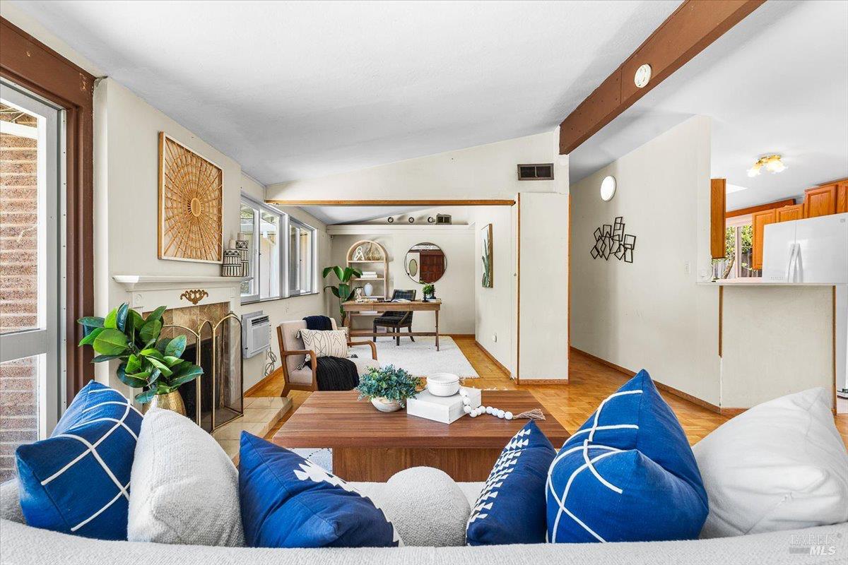 Detail Gallery Image 8 of 50 For 82 Grove Ln, Novato,  CA 94947 - 4 Beds | 2 Baths