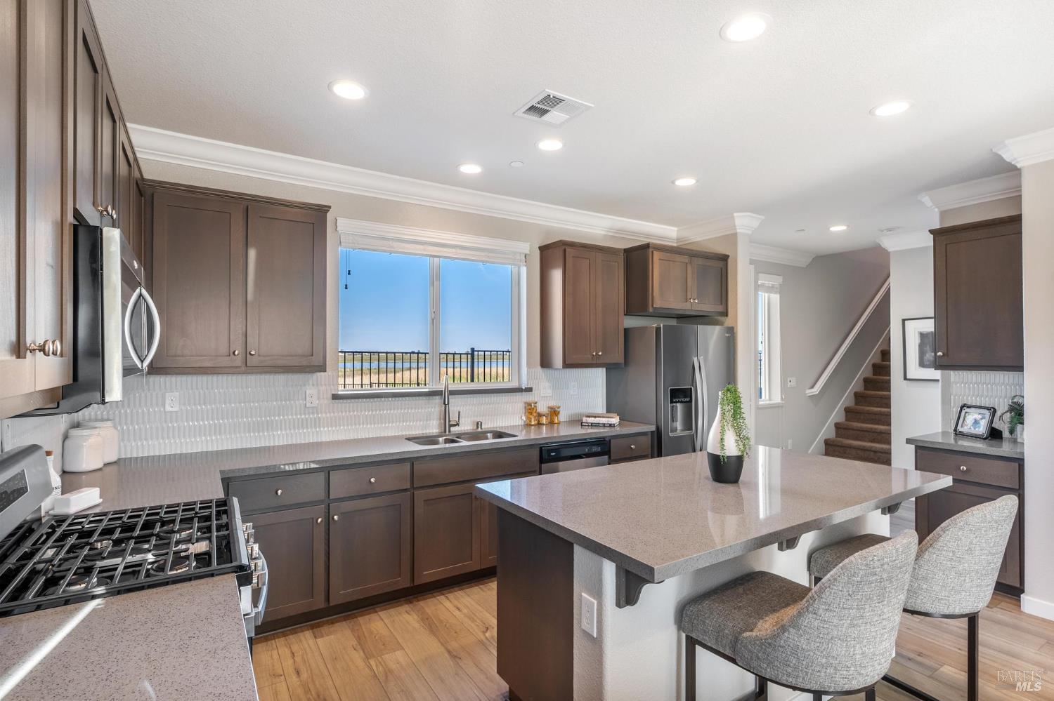 Detail Gallery Image 8 of 20 For 1465 Monument Ln, Fairfield,  CA 94533 - 3 Beds | 2/1 Baths