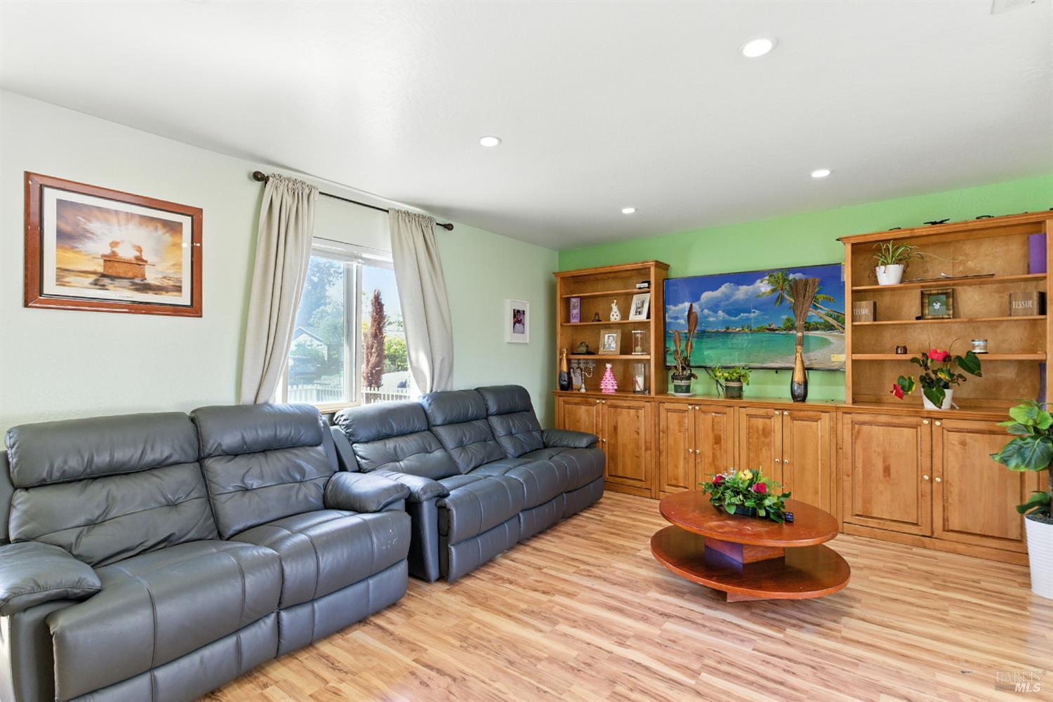 Detail Gallery Image 25 of 42 For 5816 Lowell Ct, Cotati,  CA 94931 - 3 Beds | 2 Baths