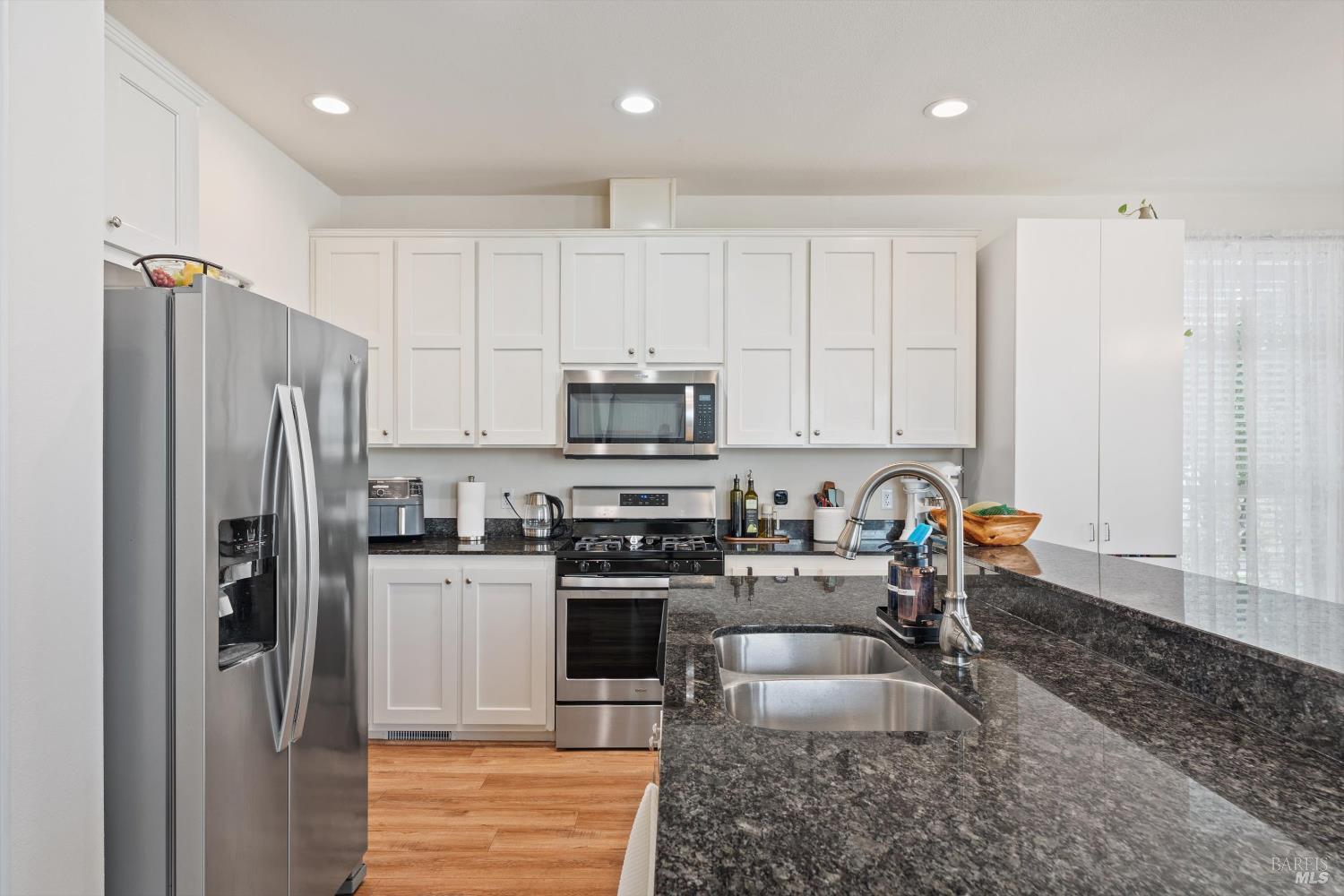 Detail Gallery Image 7 of 12 For 71 Candlewood Dr, Petaluma,  CA 94954 - 2 Beds | 2 Baths