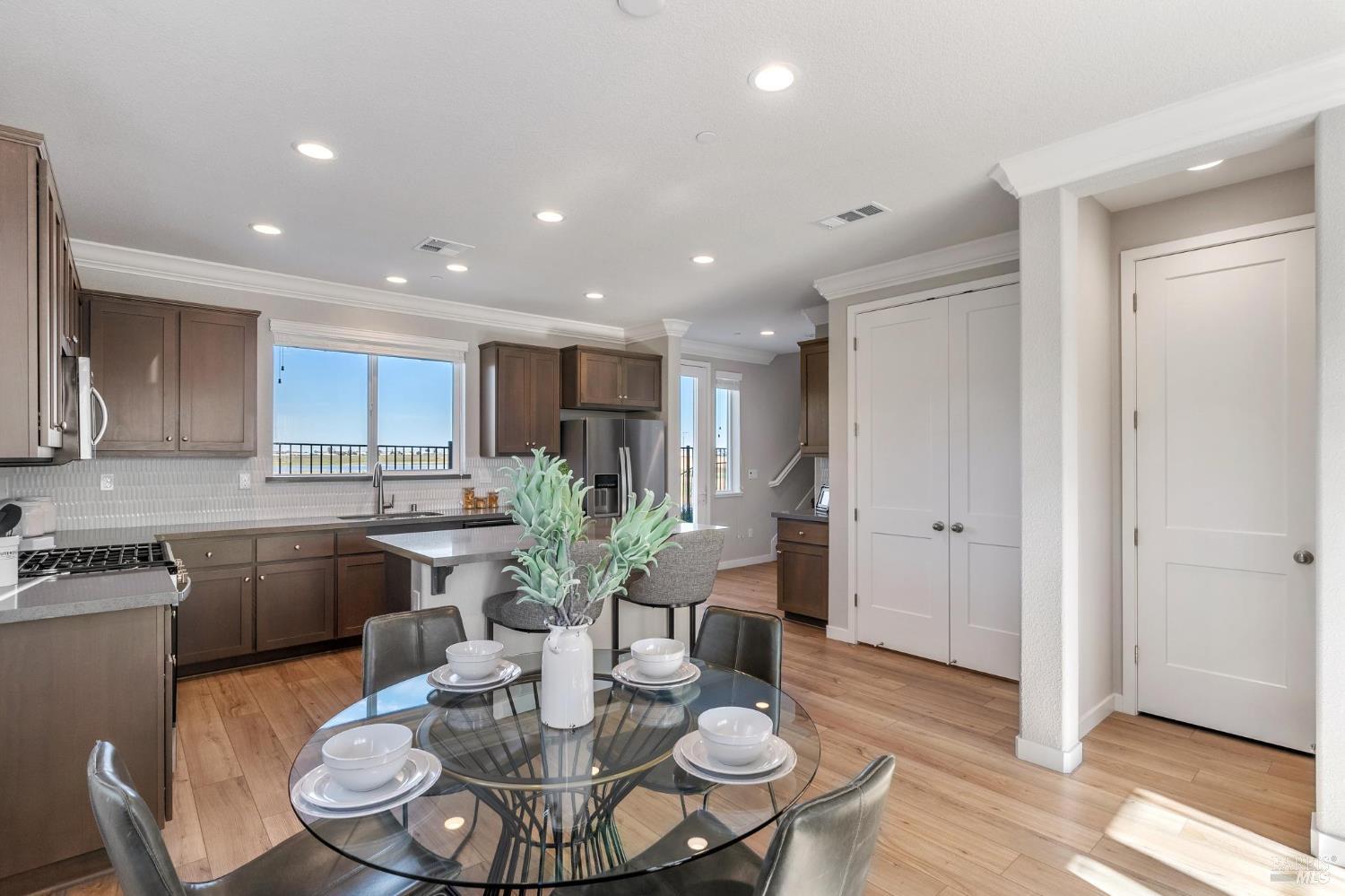 Detail Gallery Image 9 of 20 For 1465 Monument Ln, Fairfield,  CA 94533 - 3 Beds | 2/1 Baths