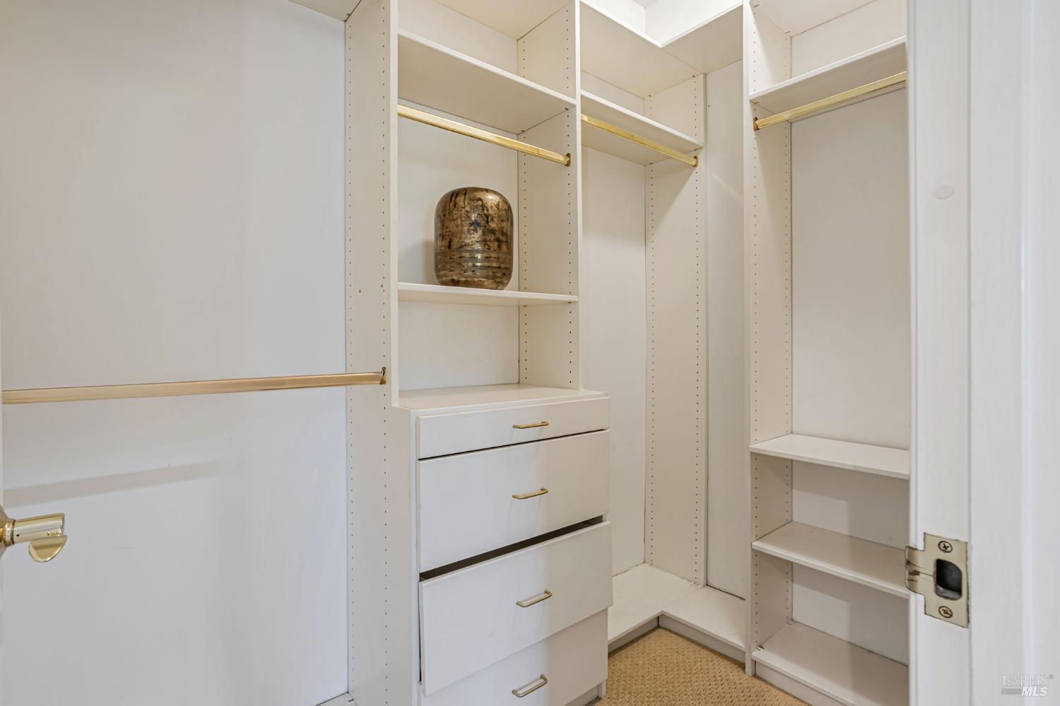 Detail Gallery Image 16 of 23 For 300 Deer Valley Rd 3p,  San Rafael,  CA 94903 - 1 Beds | 2 Baths