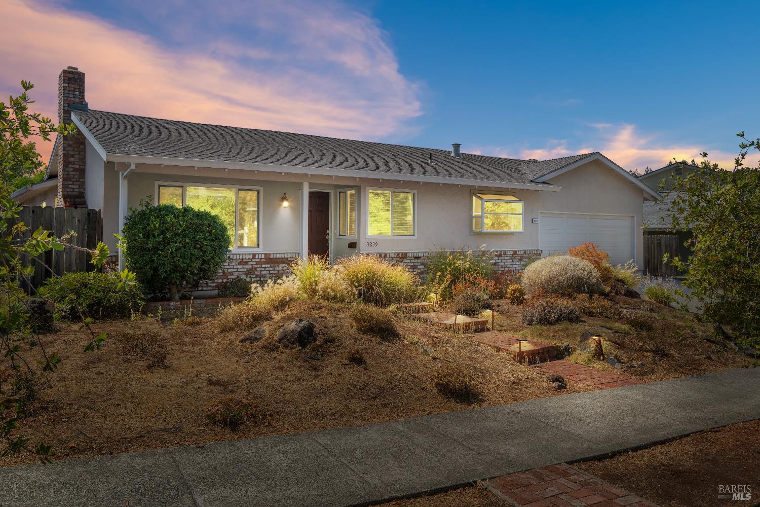 Detail Gallery Image 1 of 16 For 3239 Hidden Valley Dr, Santa Rosa,  CA 95403 - 3 Beds | 2 Baths