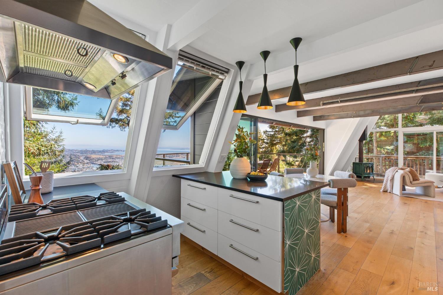 Detail Gallery Image 28 of 85 For 404 Summit Dr, Corte Madera,  CA 94925 - 3 Beds | 4 Baths