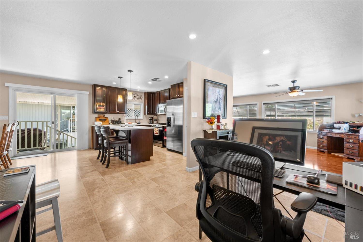 Detail Gallery Image 11 of 33 For 174 Lemon Tree Cir, Vacaville,  CA 95687 - 2 Beds | 2 Baths