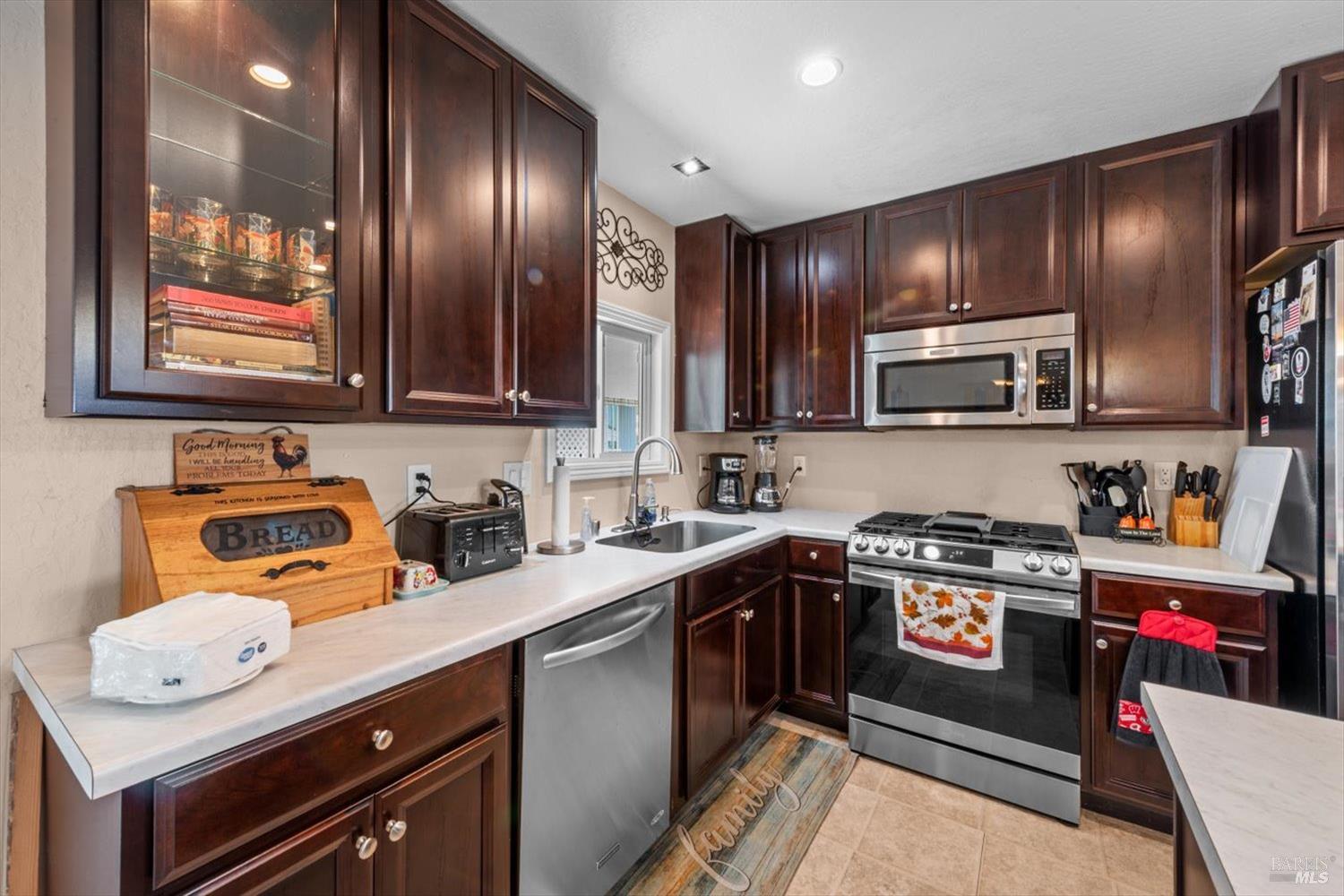 Detail Gallery Image 13 of 33 For 174 Lemon Tree Cir, Vacaville,  CA 95687 - 2 Beds | 2 Baths